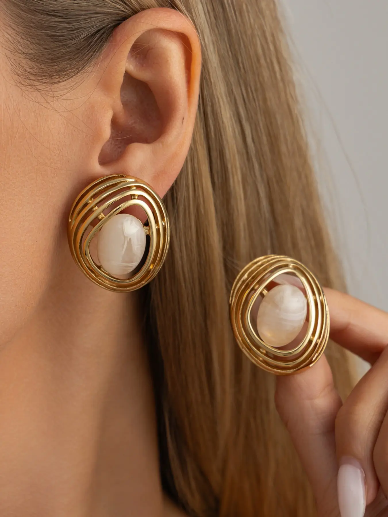 Vintage Hollow Out Oval Earrings, Multi-Layer Frame with Artificial Amber, Retro Style Ear Jewelry for Tea Party, Weekend Gatherings
