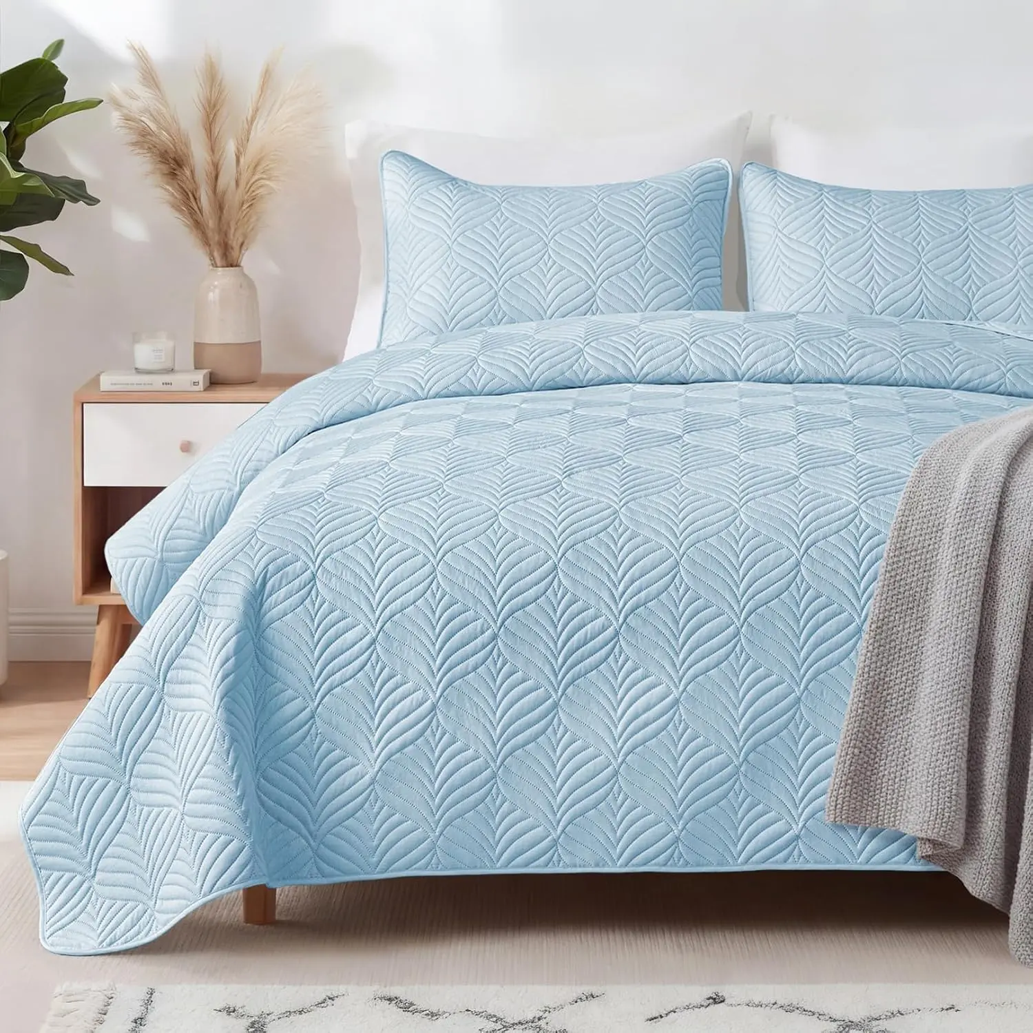 Soft Queen Bedding Set, Lightweight Bedspreads |   Light Blue Reversible 3-Piece Full Queen Size, Breathable Coverlet with 2 Pillow Shames for All