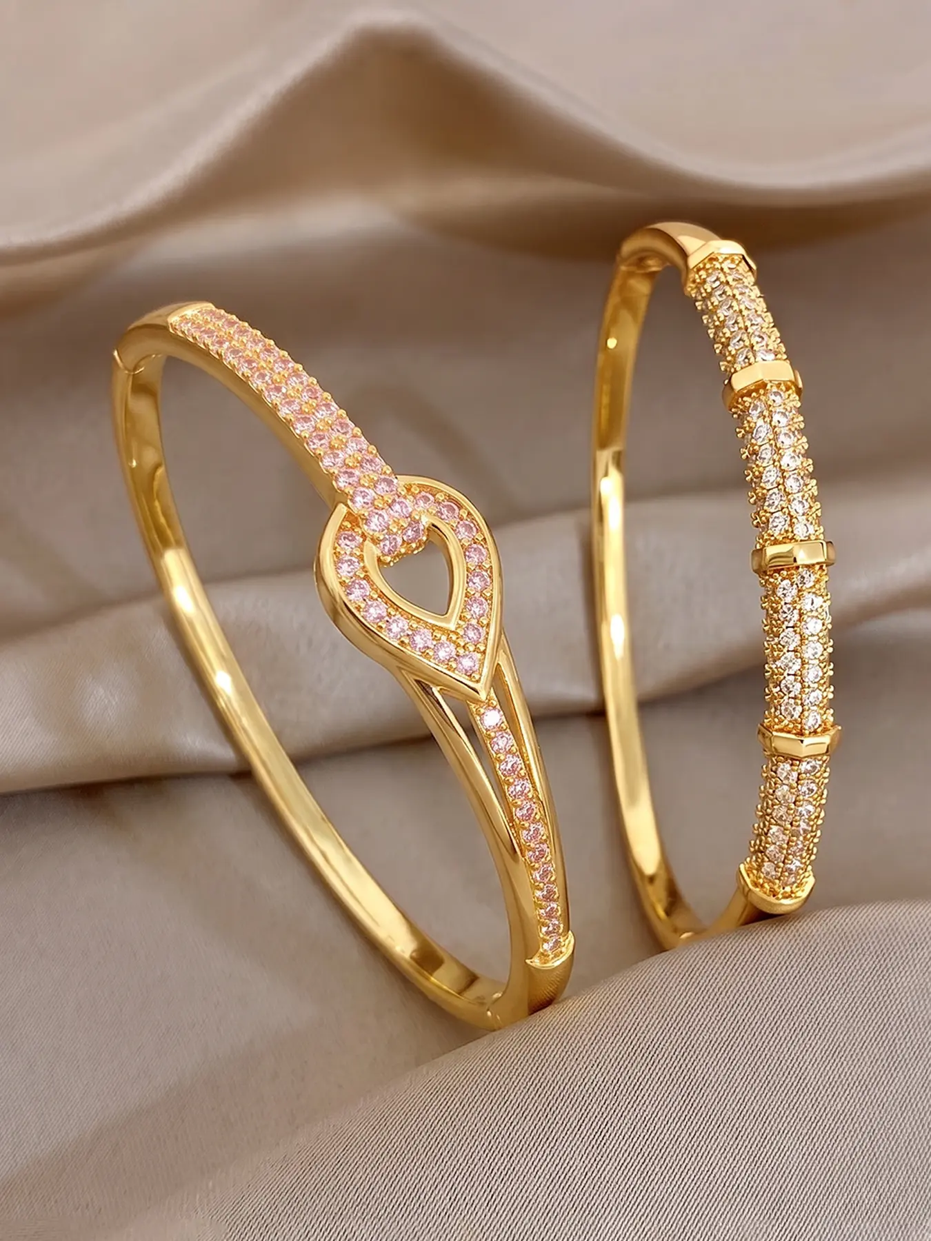 2pcs hollow heart bracelet and full diamond segmented light luxury gold bracelet set, slim and versatile bracelet body, balancing daily commuting simplicity with romantic dating temperament