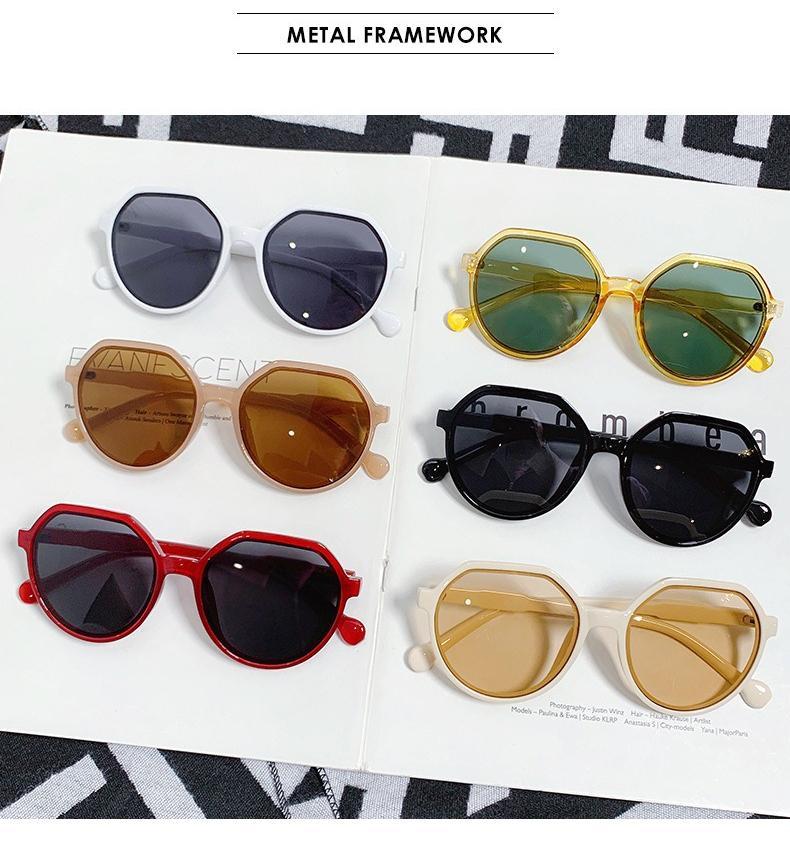 Women’s Jelly Frame Sunglasses, Brown Tint UV Protection Shades, Lightweight Retro Aesthetic Eyewear, Trendy Fashion Glasses for Driving, Travel, Beach & Summer Outfit