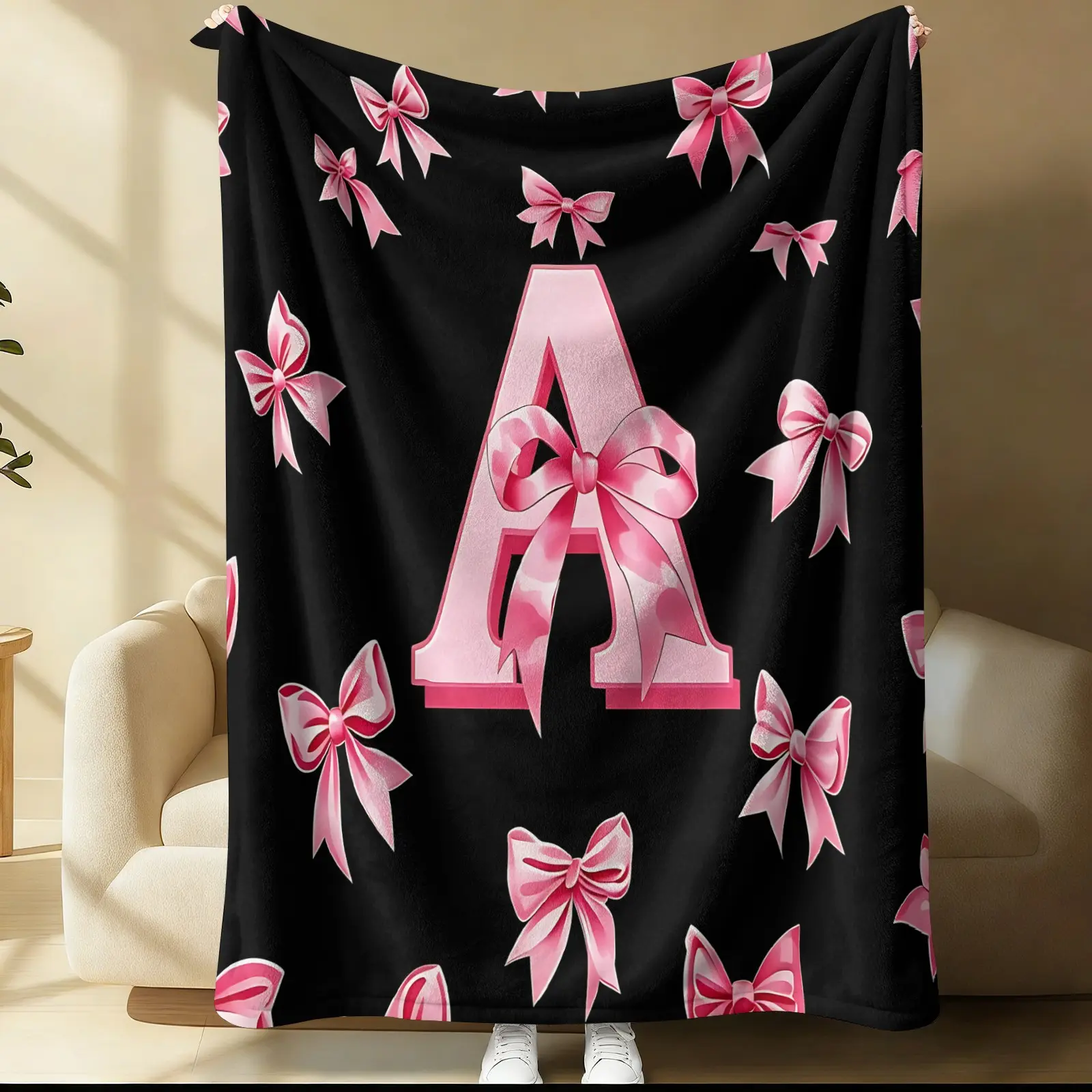 Initial Letter A-Z Flannel Blanket Throw for Girls, Black Pink Alphabet Flannel Blanket, Gifts for Daughter Women Teen Girls, Blanket for Bedding Bedroom Office, Flannel Fleece Blankets, Cozy for Couch Bed Sofa