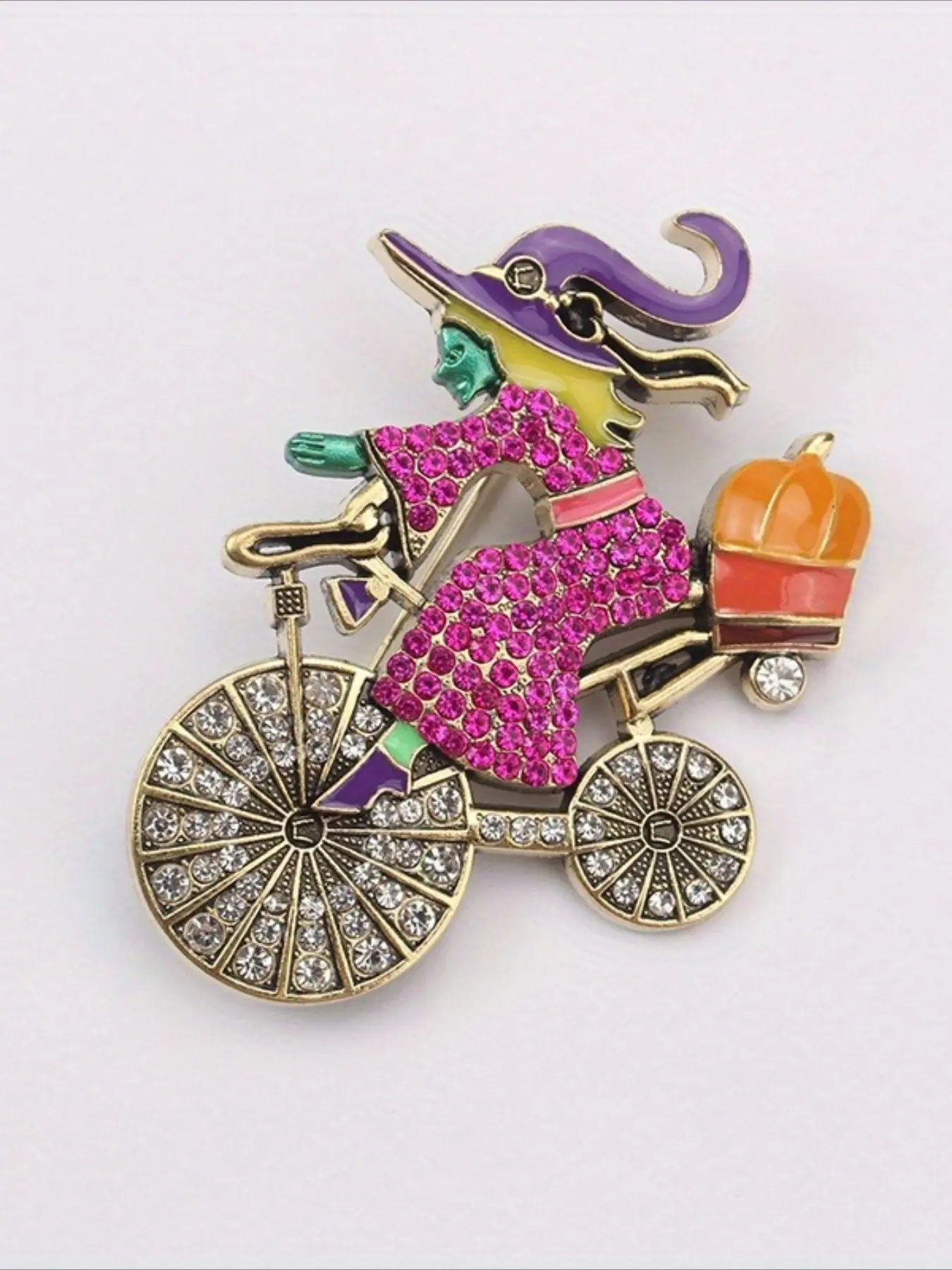 1pc Vintage Halloween Bicycle Riding Witch Pumpkin Brooch Alloy Brooch Pin Creative Design Sparkling Rhinestone Lapel Pin,Party Costume Decor Jewelry Gift