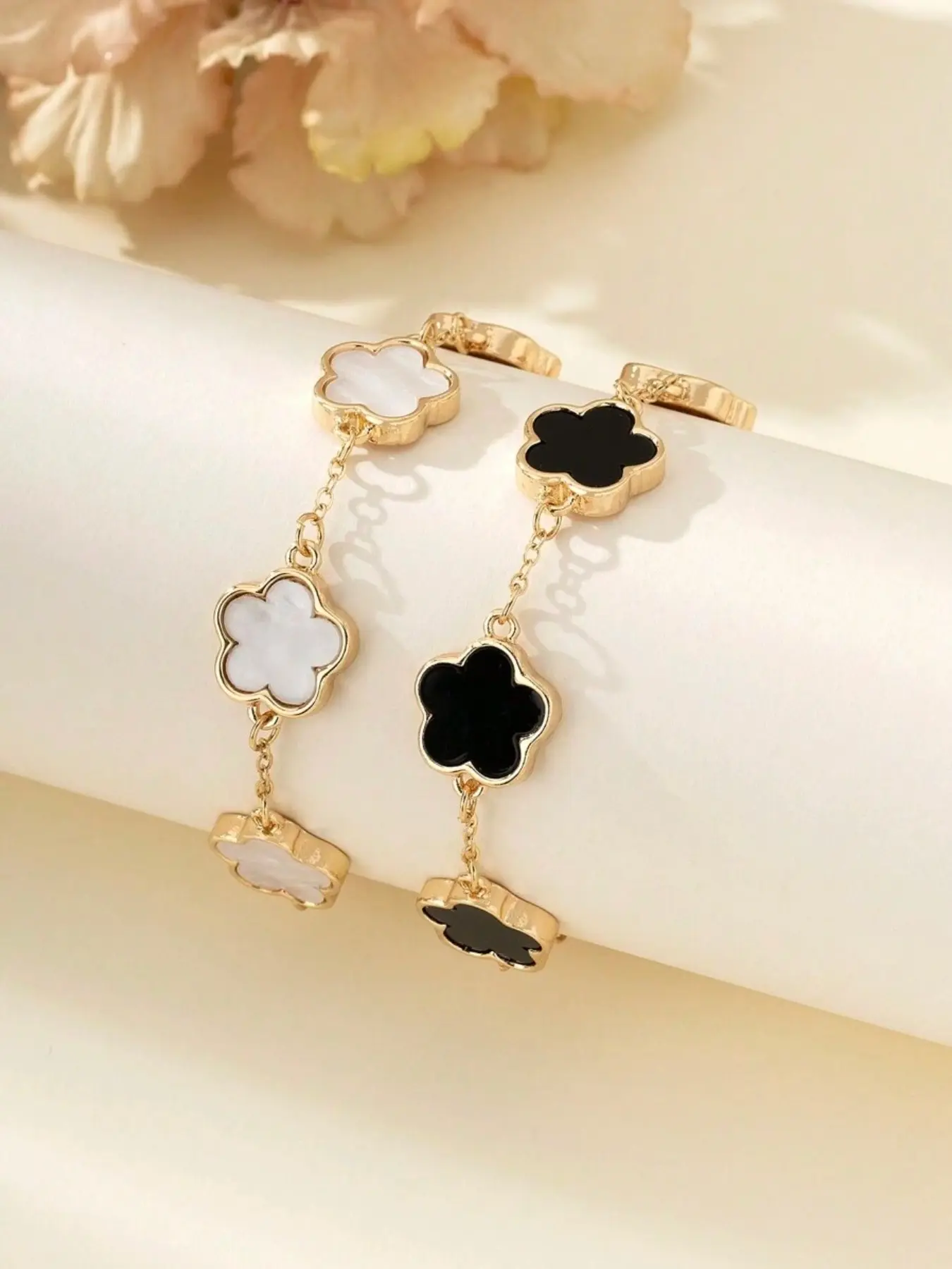 2pcs Black & White Lucky Clover Bracelet Set, Classic Fashion Design, Exquisite Bracelet, Suitable For Daily Wear, Dates, Evenings, Elegant Women's Jewelry, Couples Gift, Bracelets Set