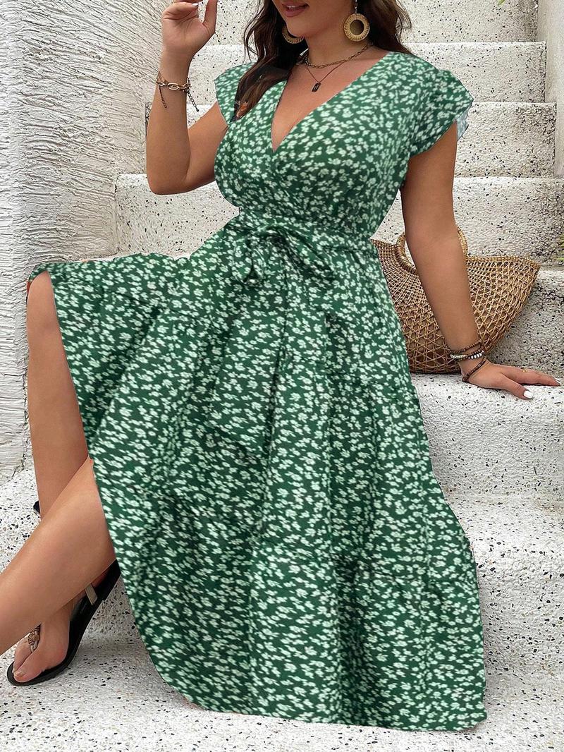 Plus Size Floral Print V Neck Dress, Casual Fashion Short Sleeve Dress for Daily Outdoor Wear, Women Plus Clothing for All Seasons