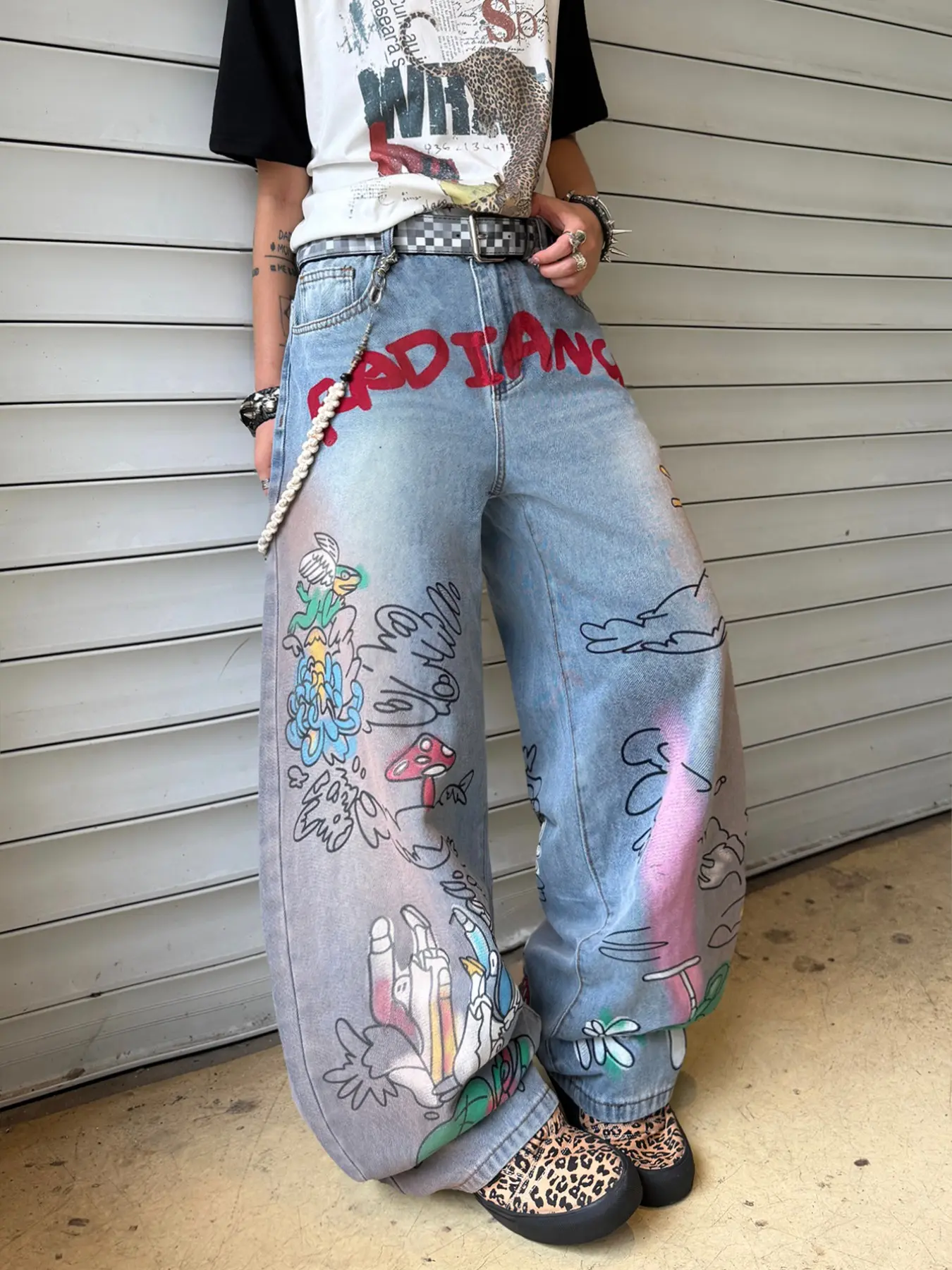 Men's American High Street Mushroom Anime Hand-Drawn Cartoon Graffiti Letter Print Light Blue Jeans, Gradient Spray High Waist Loose Wide Leg Long Pants