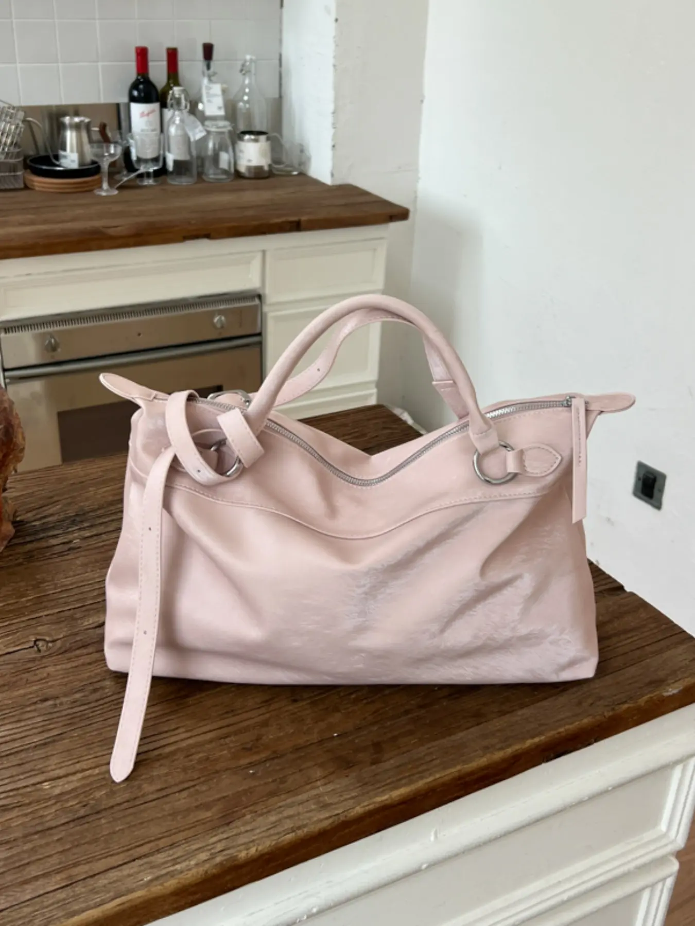 Soft Leather Large Capacity Tote Bag, Dual Handles, Metal Ring for Shoulder Strap, Zipper Closure, Soft Fabric, Ideal for Commute and Travel