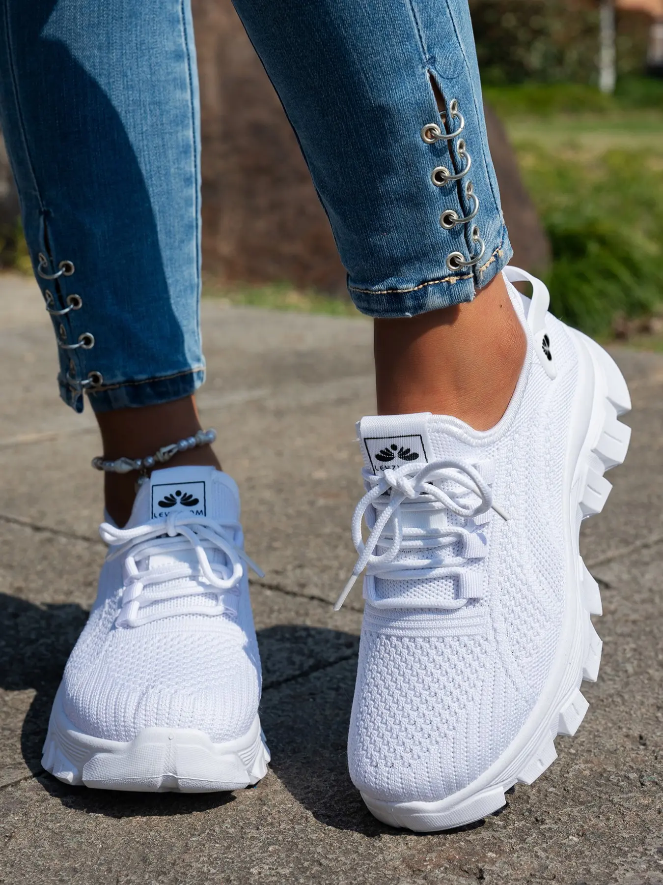 New Women's Casual Flyknit Sneakers, Casual Sneaker Trainer, Comfortable Rubber Sole, Perfect for Summer Travel and Daily Wear, Fashionable and Versatile