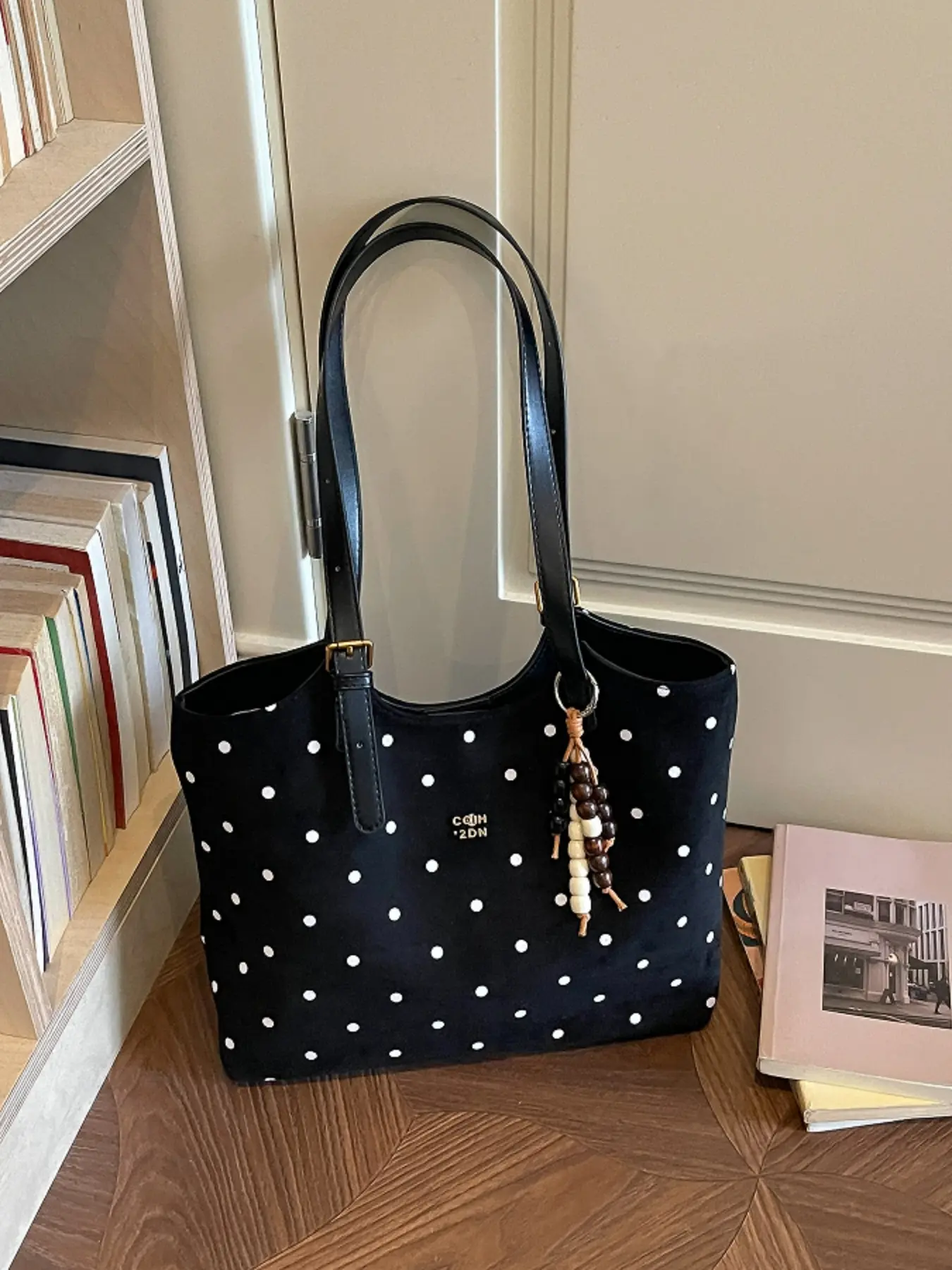 Fashionable polka dot tote bag, adjustable leather shoulder strap large capacity commuter handbag, casual women's everyday crossbody bag with beaded pendant.