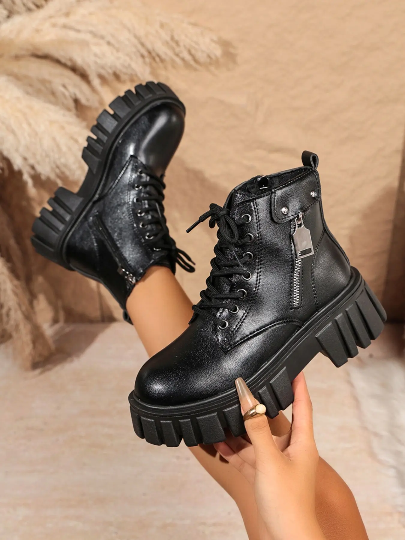Metal Charm Thick Sole Women's Motorcycle Boots, Side Zipper Gear Rough Sole Punk Workwear Short Boots, Stylish and Durable Footwear