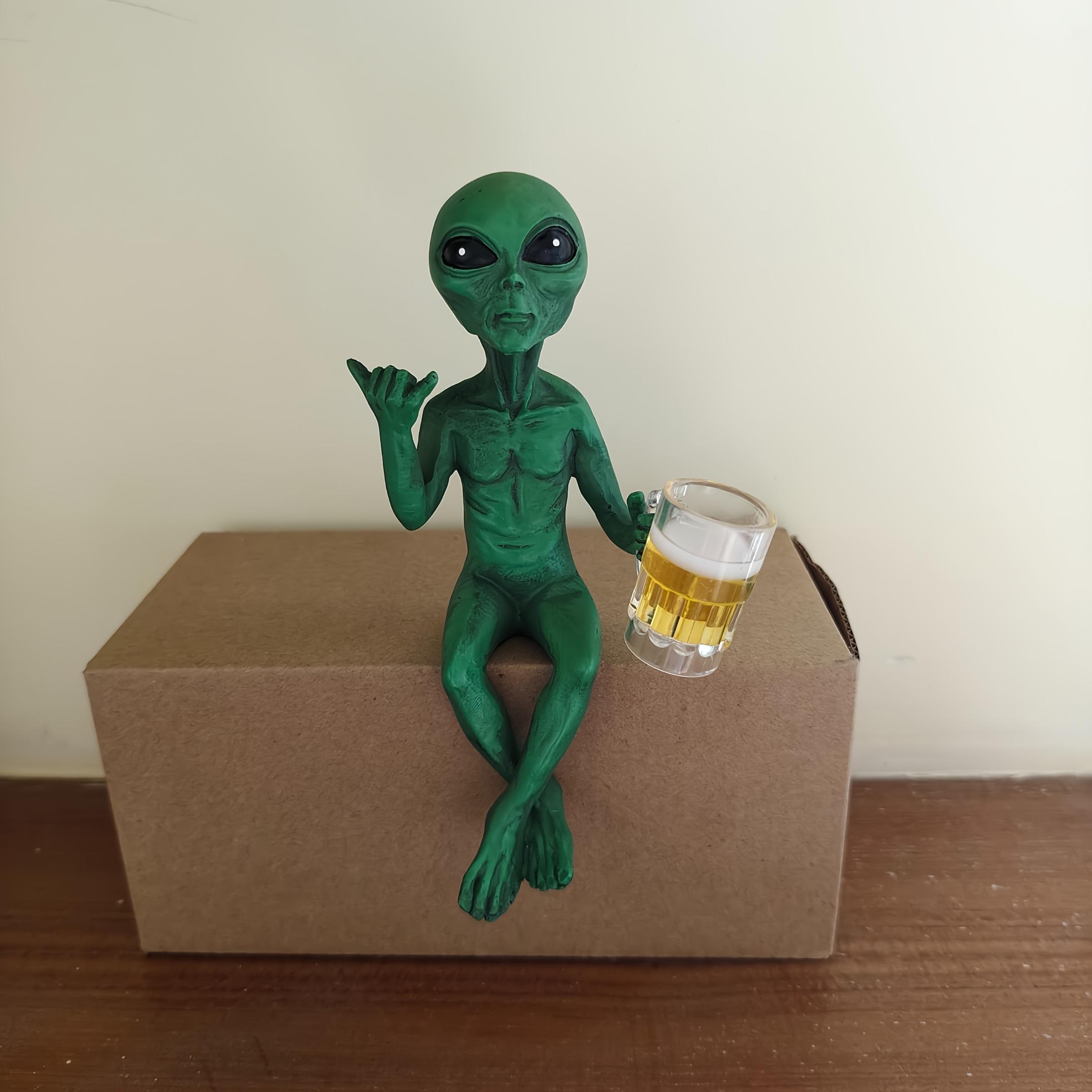 Alien Design Beer Drinking Statue, 1 Box Fun & Humorous Outer Space Decor, Alien Figurine with Beer Mug, Ideal Gift for Sci-Fi Fans, Ornaments