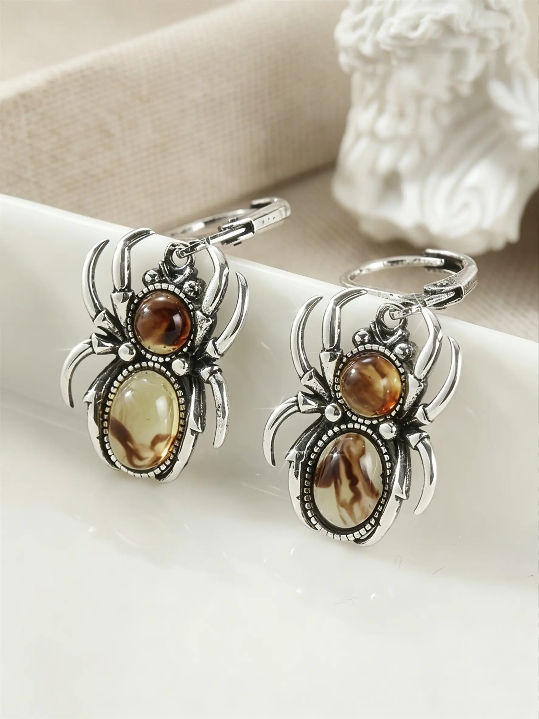 A Pair Of Vintage Antique Imitation Amber Zircon Spider Earrings For Women, Exotic Ethnic Style Parties, Niche Design Earrings
