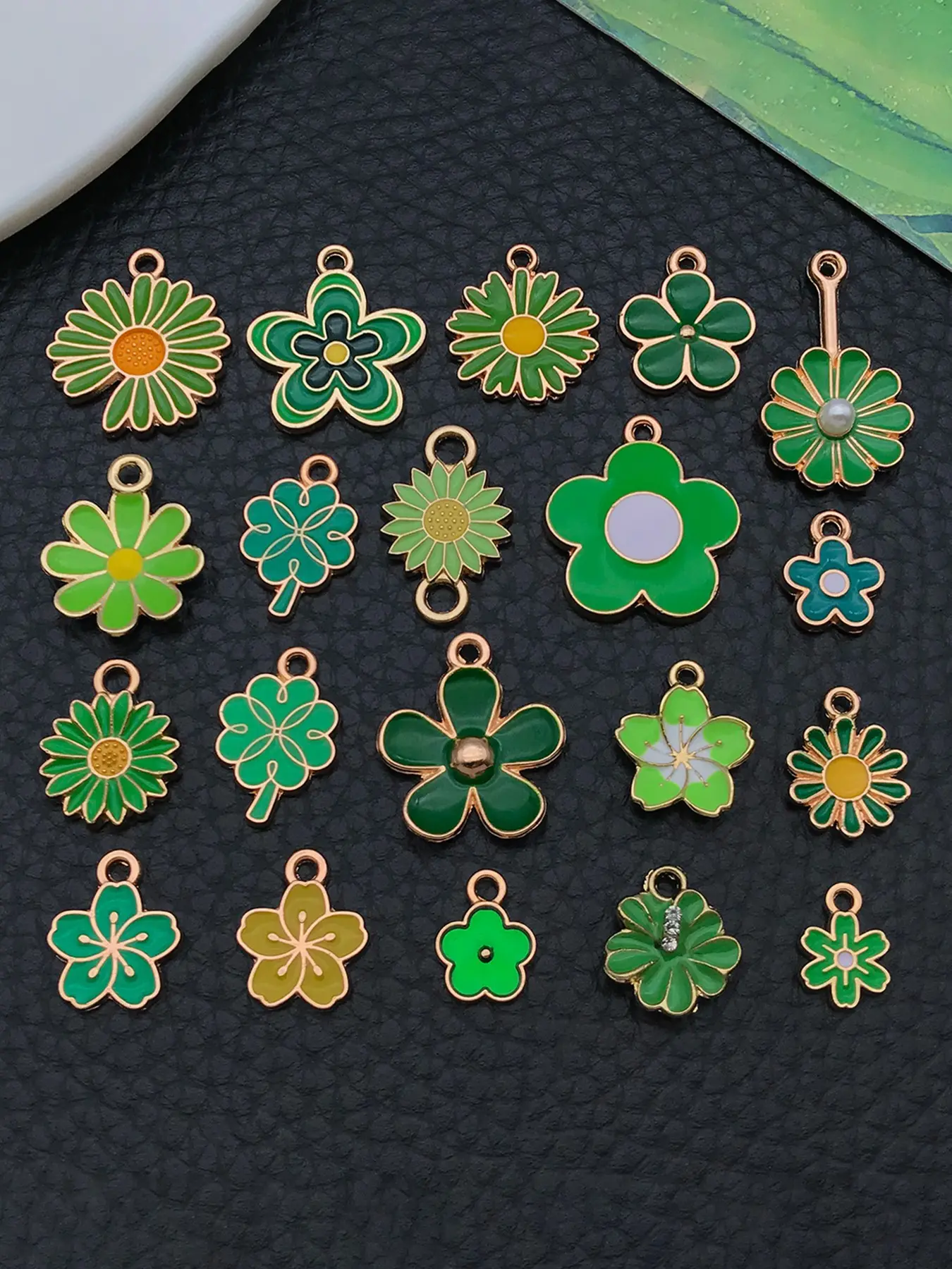 20pcs Mix Assorted Green Flower Enamel Charms Pendants Daisy Cherry Blossom Charms for Jewelry Making DIY Earring Bracelet Necklace Supplies