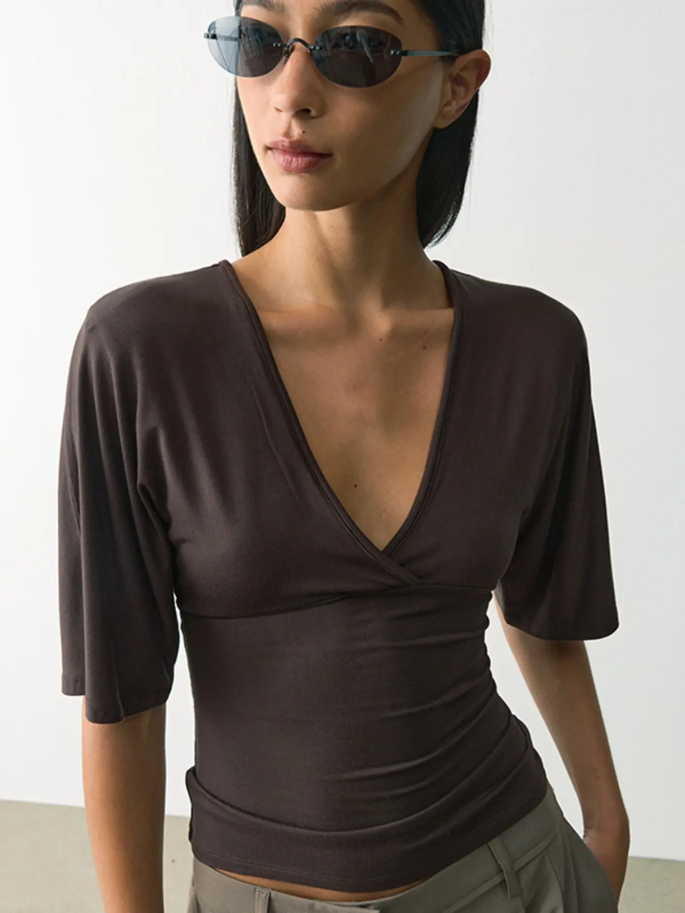 Women's Fashion Chic Casual V-Neck Half-Sleeve Backless Top, Batwing Sleeves + Waist Cinch Design, Versatile Slim Fit for Office, Travel, Vacation, Short Sleeve Tops, Ruched Batwing Sleeve