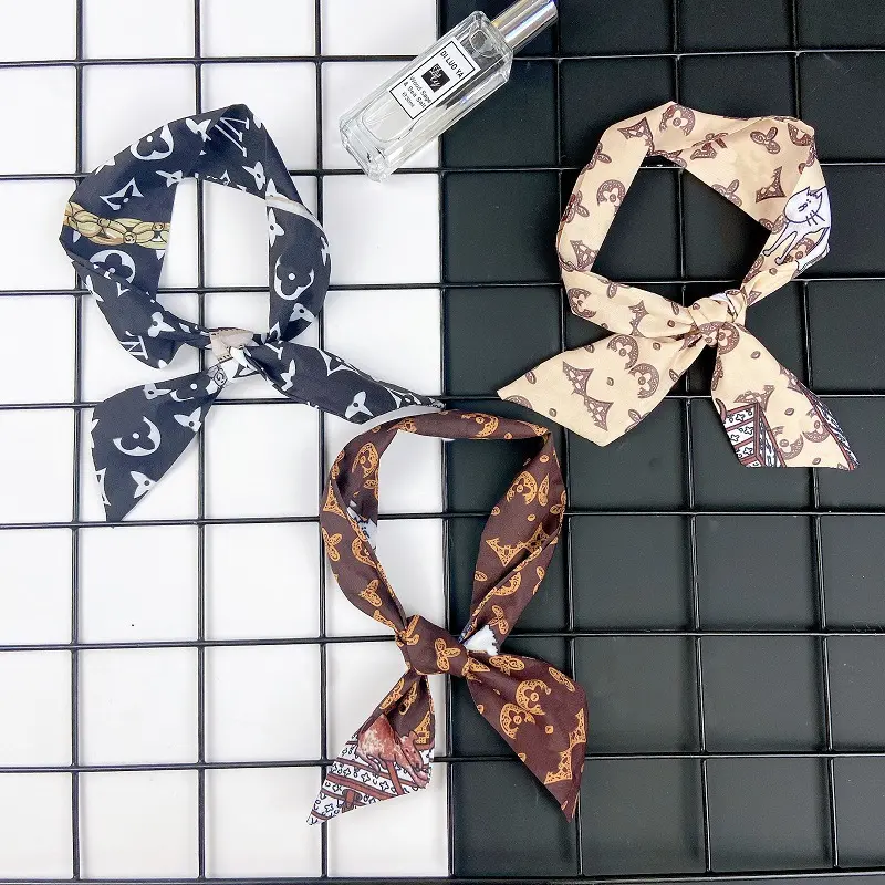 Dog-themed scarves, animal-print saliva towels, Teddy, Schnauzer, Pomeranian, Shih Tzu, cat scarves, collars, and dog accessories