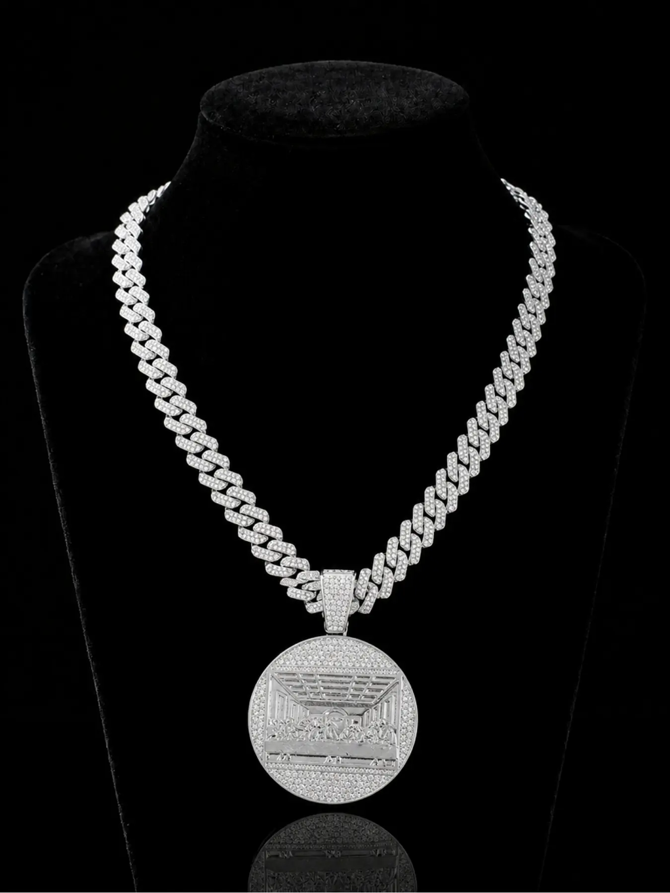 Embossed Group Figure Round Medallion Paved Cuban Link Chain, Retro American Hip Hop Neck Jewelry Unisex, Rap Outfit Street Shooting Statement Accessory & Trendy Birthday Gift For Streetwear Lovers