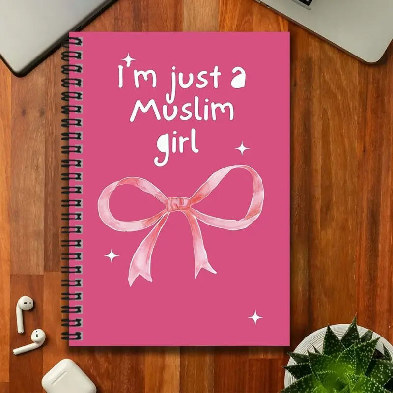 A pink, sweet-style spiral notebook decorated with a bow, with the eye-catching print "I'm just a Muslim girl." Suitable for work records, study notes, diary writing, daily planning, and other scenarios, it is also a thoughtful gift choice for graduation
