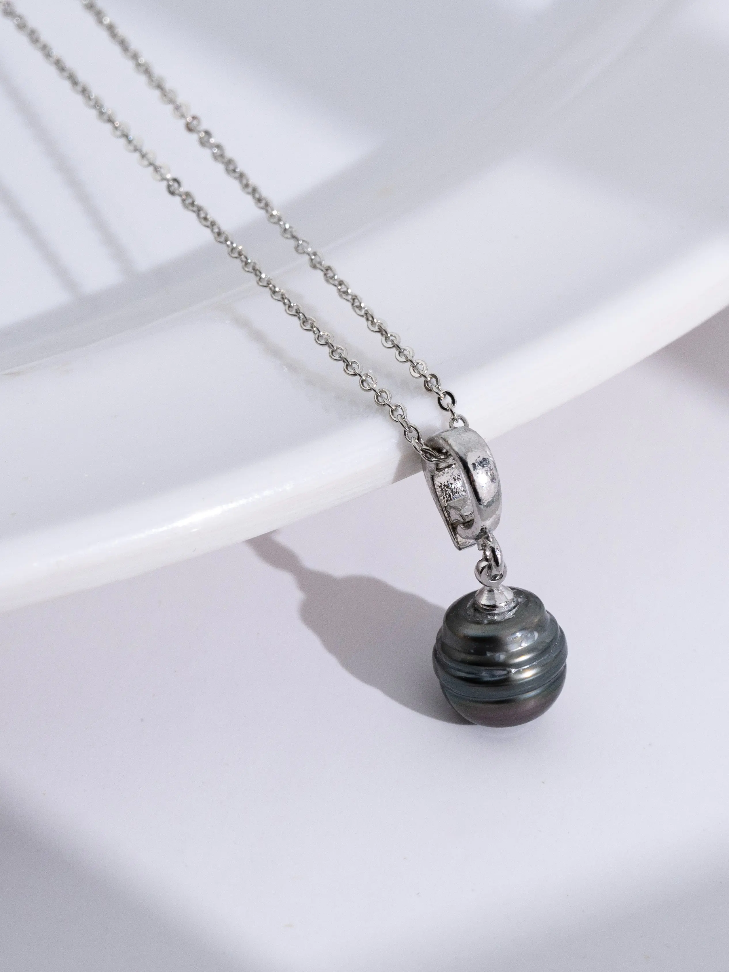 Tahitian Saltwater Baroque Pearl Pendant, 9-11mm Circled Irregular Shape, Minor Imperfections, Threaded Bail, Alloy Material, Fd0011