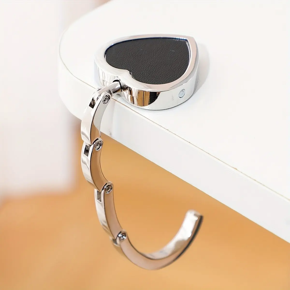 Heart Shape Foldable Bag Hook, Leather Plain Pattern Hook, Desktop Backpack Hook, Stylish and Functional Storage Solution