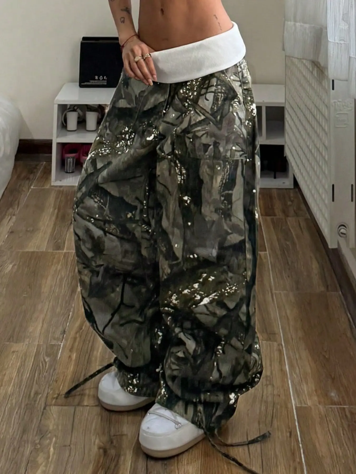 Women's Folded Ribbed Waist Camouflage Wide Leg Jeans, Loose Cuffed Low Rise Floor-Length Casual Pants, Street Style, Music Festival