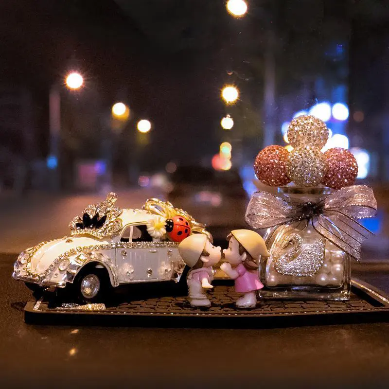 Suitable for Mercedes-Benz and BMW car interior decorations, figurines, goddess-style fragrance, dashboard popular car perfume for women