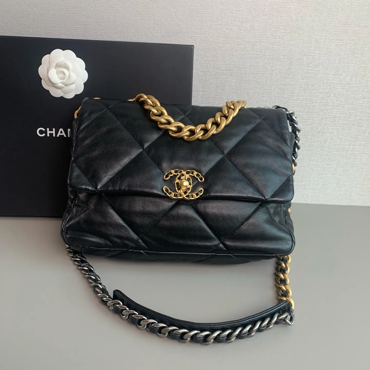 Pre-owned Chanel 19bag Black Gold Hardware Medium Very Good Condition Microchip Edition Luxury Bag P07E08007