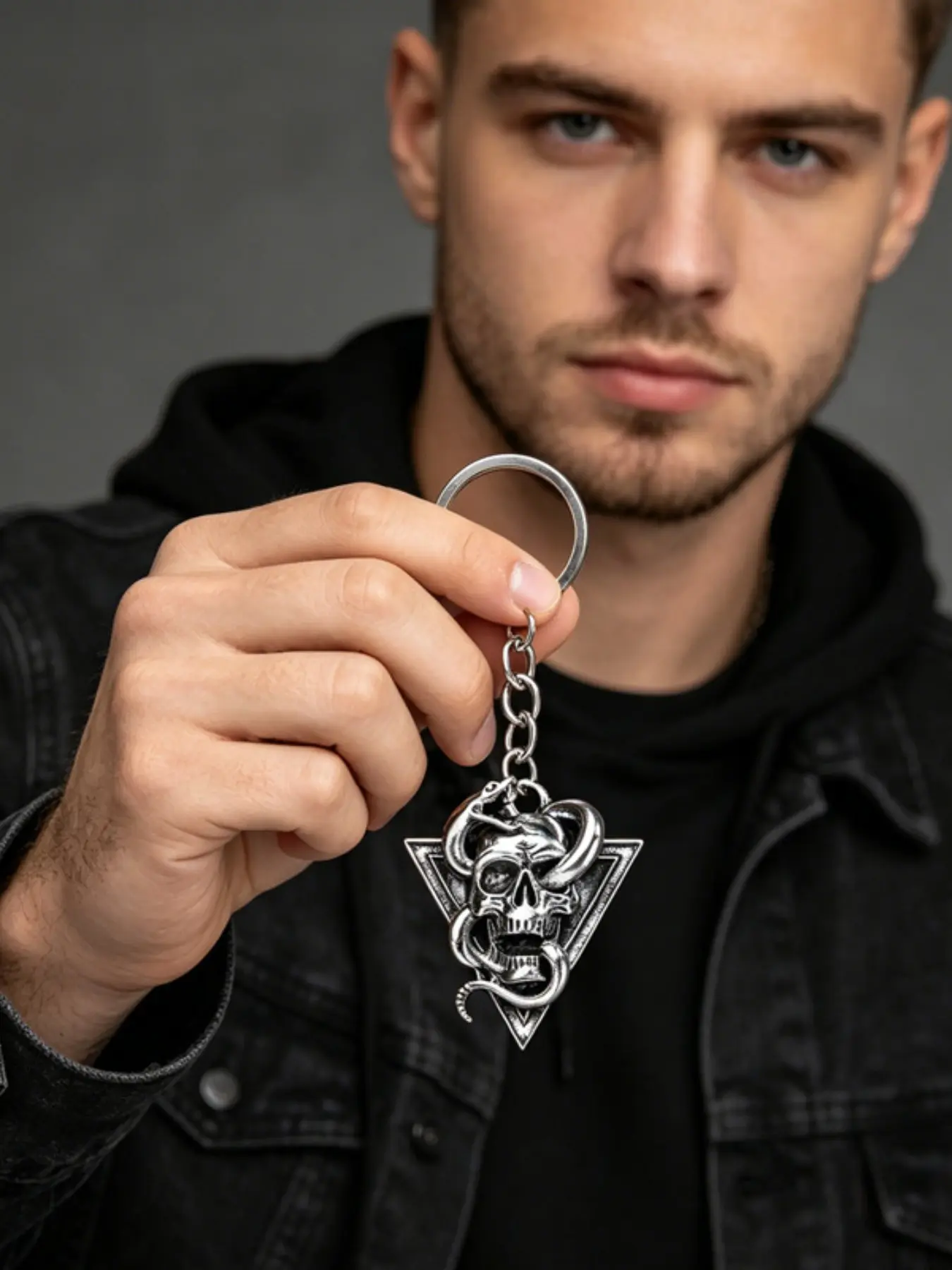 European and American Hip Hop Keychain, Punk Style Unique Personality Exaggerated Snake Skull Key Ring Pendant, Fashion Accessory
