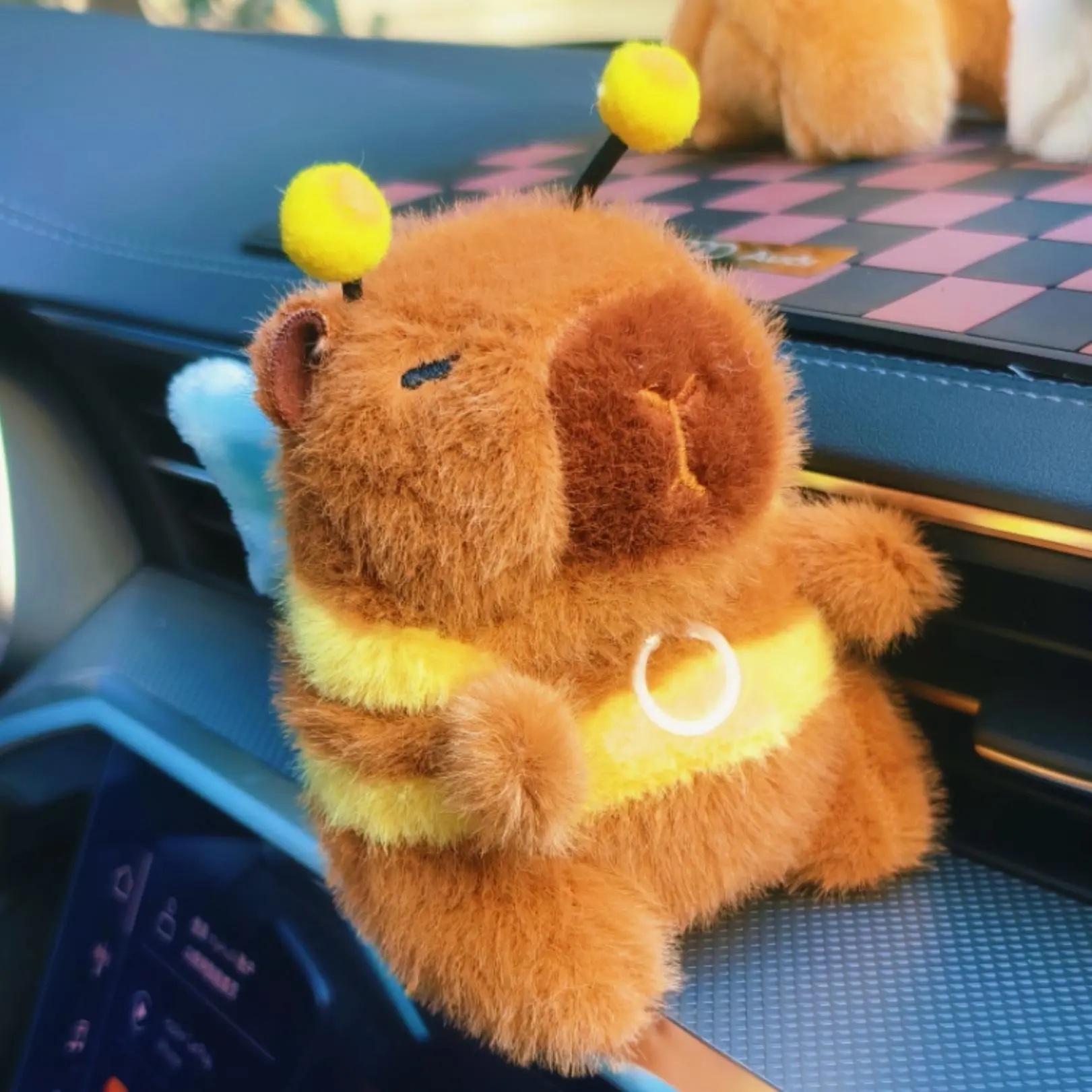 Adorable Plush Capybara Bumblebee Keychain Pull To Move Wings Cartoon Animal Doll Hanging Ornament Perfect Gift Idea