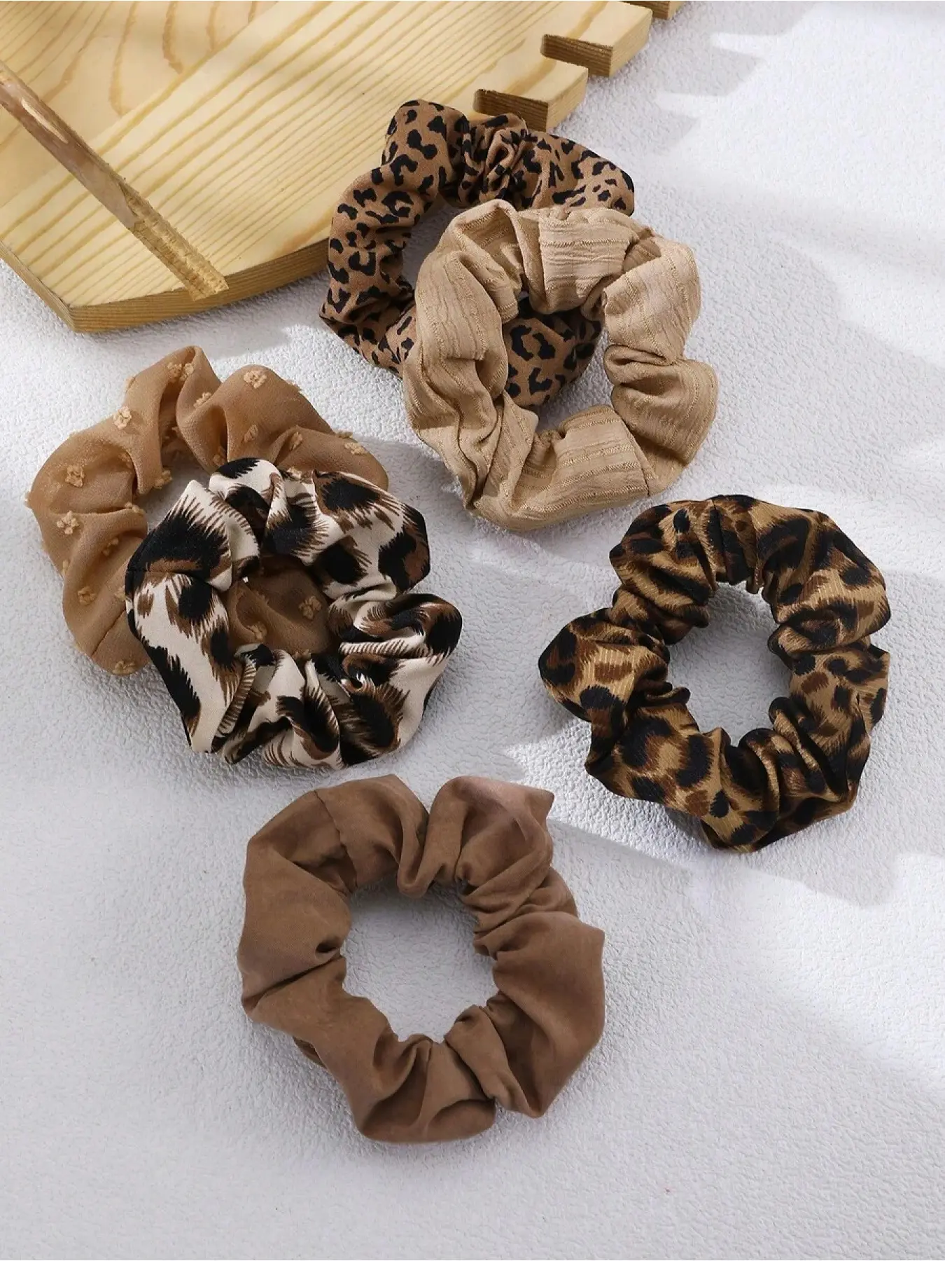6Pcs Scrunchies Retro Western Style Classic Leopard Print & Multi-Texture Earth Tone High Elastic Hurt-Free Hair Ties Elastic Hair Accessory for Women Daily Ponytail & Fall Winter Outfits