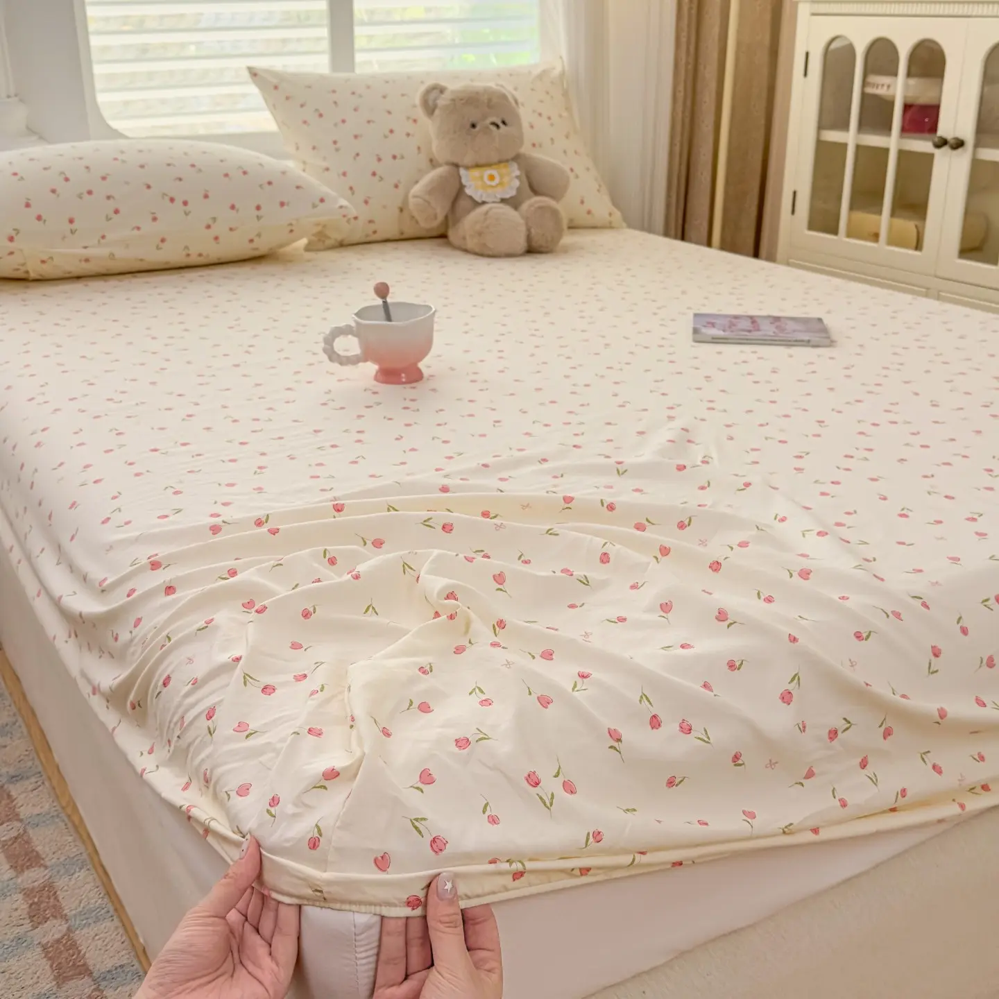 3-Piece Bed Sheet Set, Includes 1 Fitted sheet+ 2 Pillowcases, Soft Breathable Fabric, Dustproof Non-Slip Mattress Protector Single Double Queen size, Soft Comfy Bedding Bedding Sheets