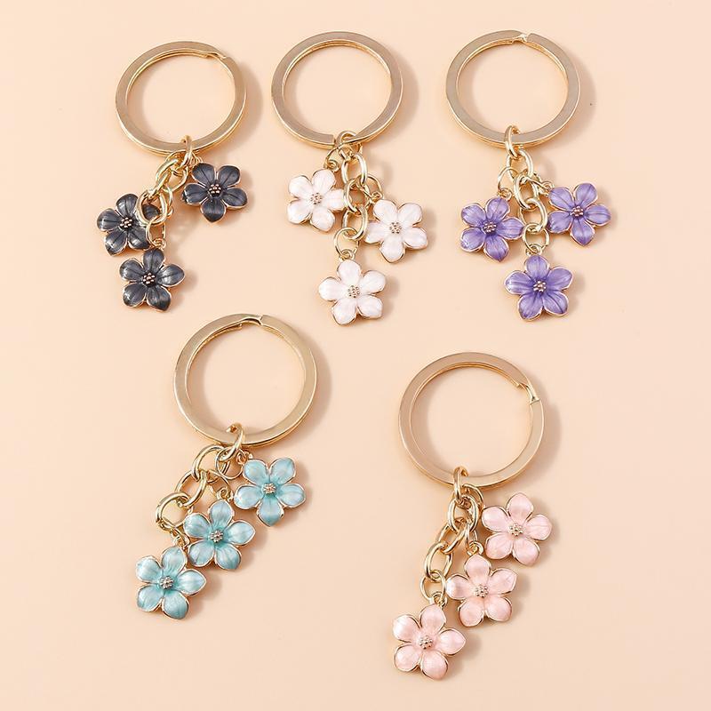 Cute Enamel Daisy Keychain Flower Keyring Pendants for Car Key Holder Women Girls Handbag Accessories Handmade Jewelry Gift