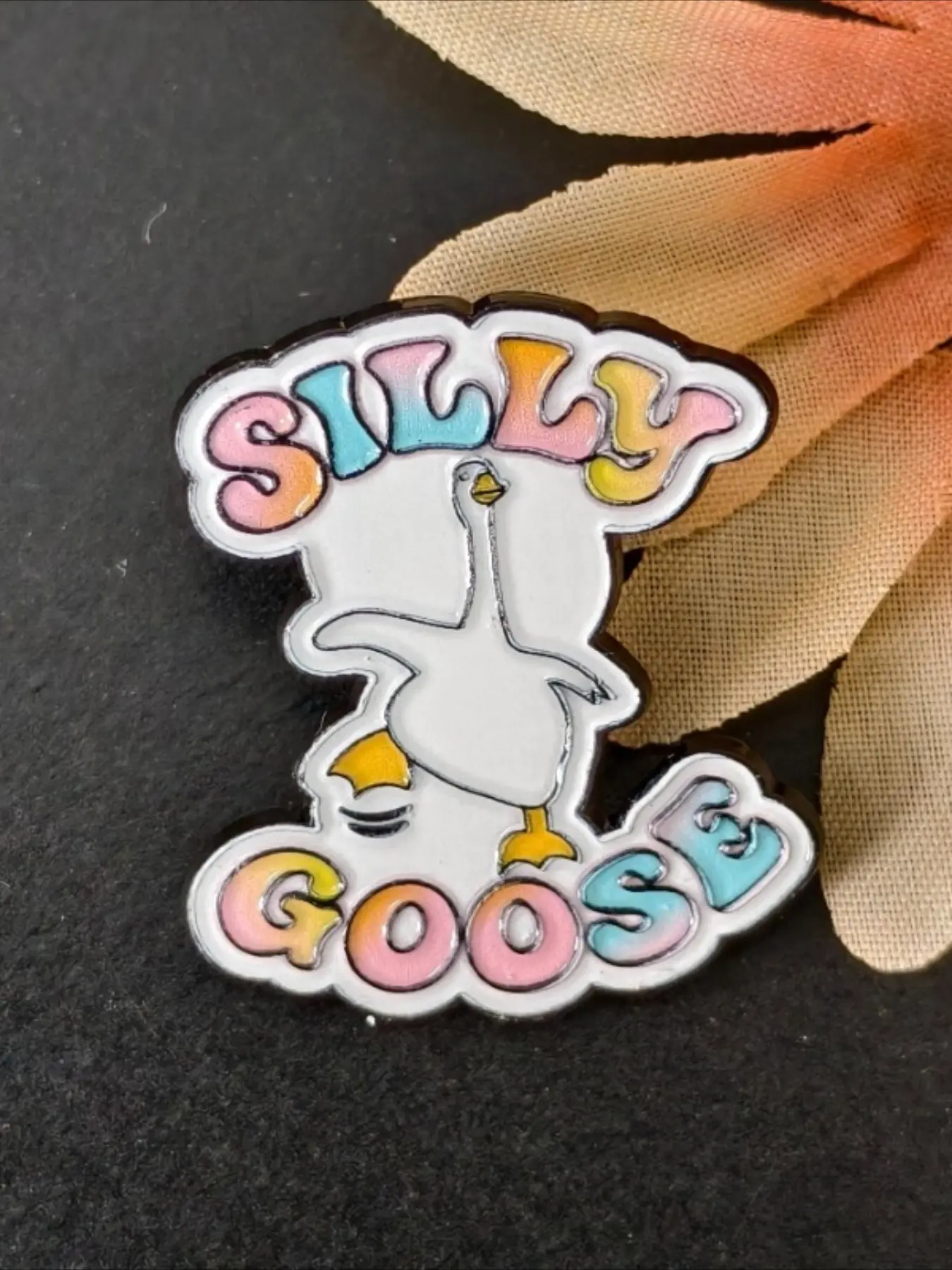 1pc Silly Goose Enamel Pin, Funny Pastel Rainbow Letter Goose Alloy Brooch Pin, Cute Meme Duck Lapel Badge for Backpack Jacket Decor, Humorous Gift for Friends