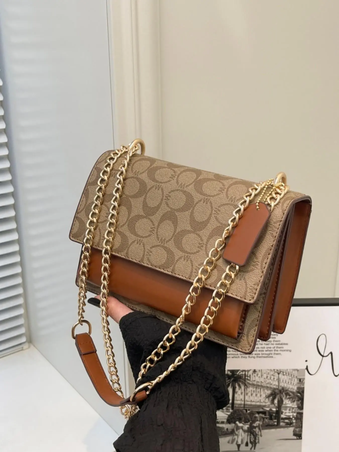 Cute Shoulder Bag for Women, Elegant Snake Print PU Leather Flap Crossbody Satchel Purse Metal Chain Strap, Lightweight Versatile Handbag for Shopping Wedding Evening Occasions
