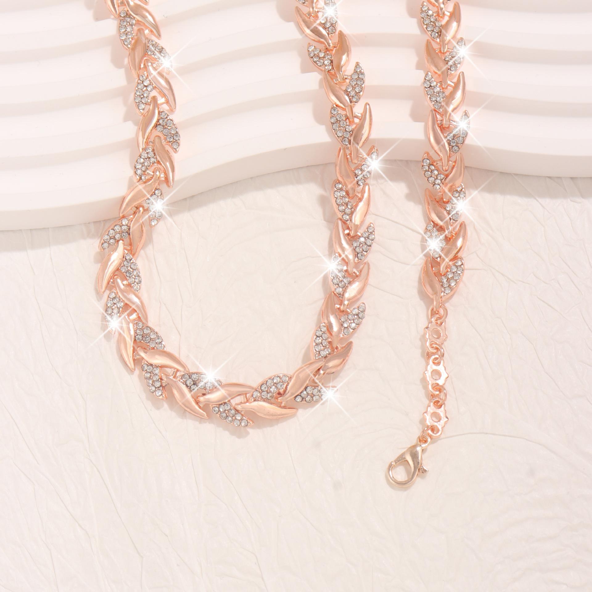 Adjustable Fish Tail Fashion Jewelry Set for Women, 1 Bracelet and 1 Necklace, Light Luxury Elegant Design with Glass Rhinestones for Banquet and Daily Wear