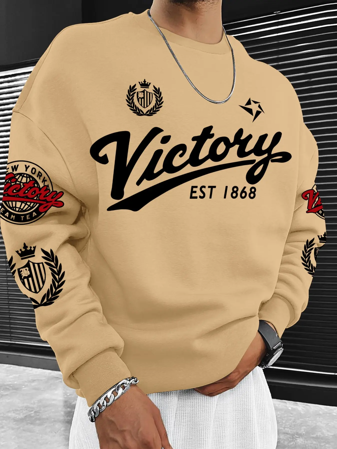 【Black Friday】This new retro-style crewneck sweatshirt is designed for stylish men and features the main "Victory" slogan, the "EST 1868" year mark, and a crown and laurel wreath pattern.