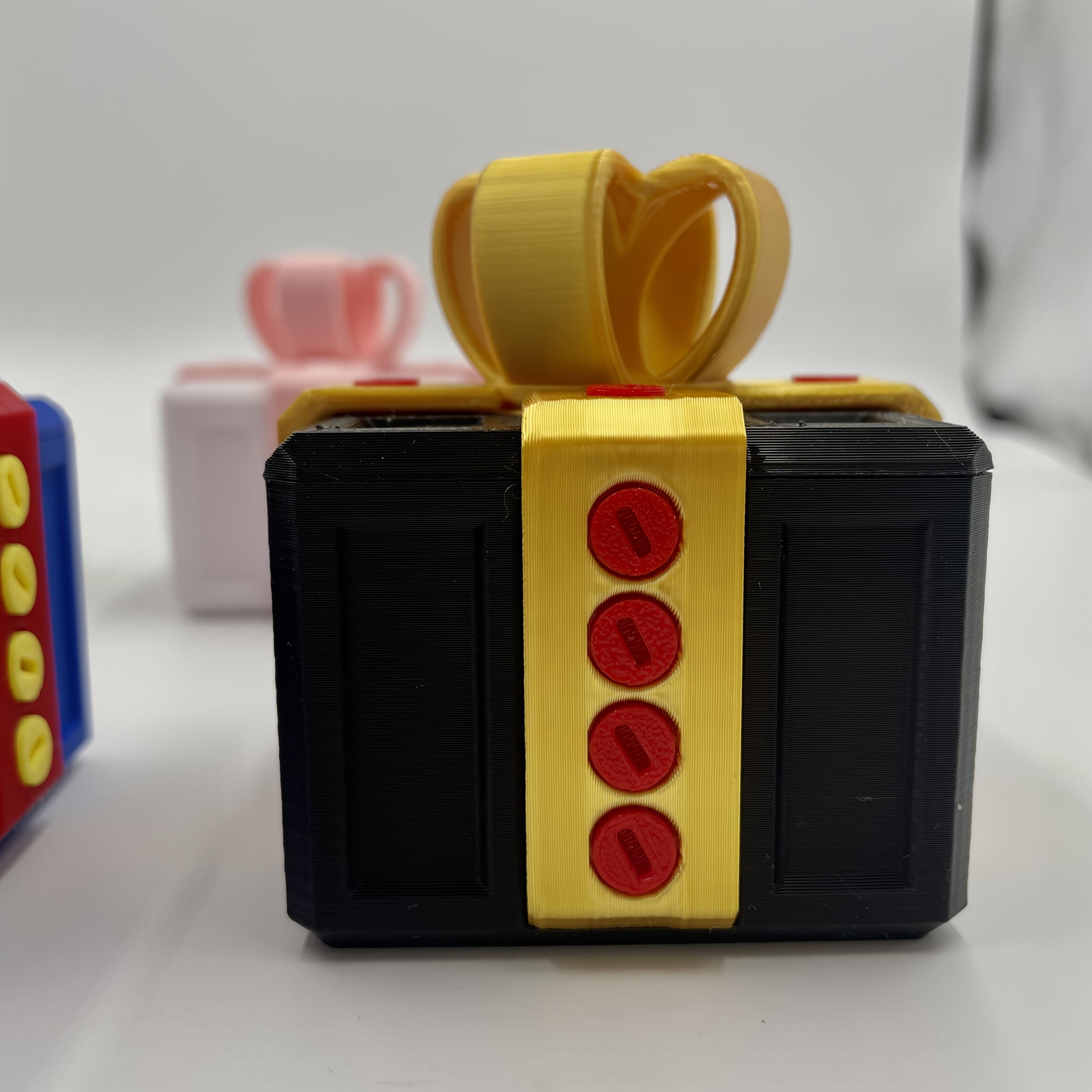 3D Annoyingly Fun Gift Box with Plastic Screws - Interactive Geometric Puzzle Novelty Gag Gift for Christmas, Birthdays, Valentine's Day - Durable Plastic Money Card Container for Ages 14+, Prank Item | Humorous Design | Screwtop Container, Christmas