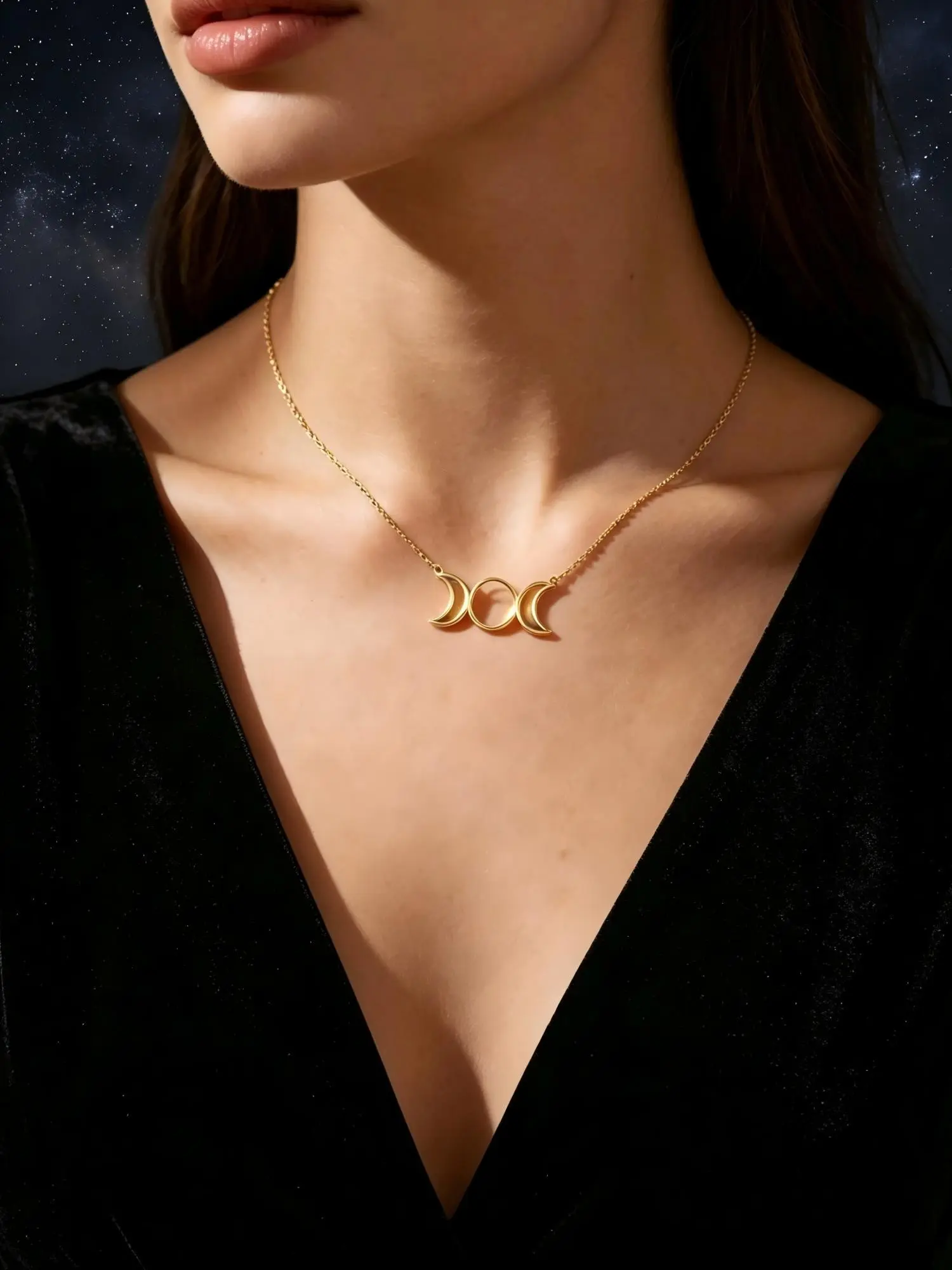 1pc Triple Moon Goddess Shining Necklace for Women 18K Gold Plated Stainless Steel Dainty Moon Phase Pendant Witchcraft Wiccan Pagan Choker Spiritual Witch Aesthetic Jewelry Waterproof Non Tarnish Amulet Talisman Birthday Gift Everyday Accessories