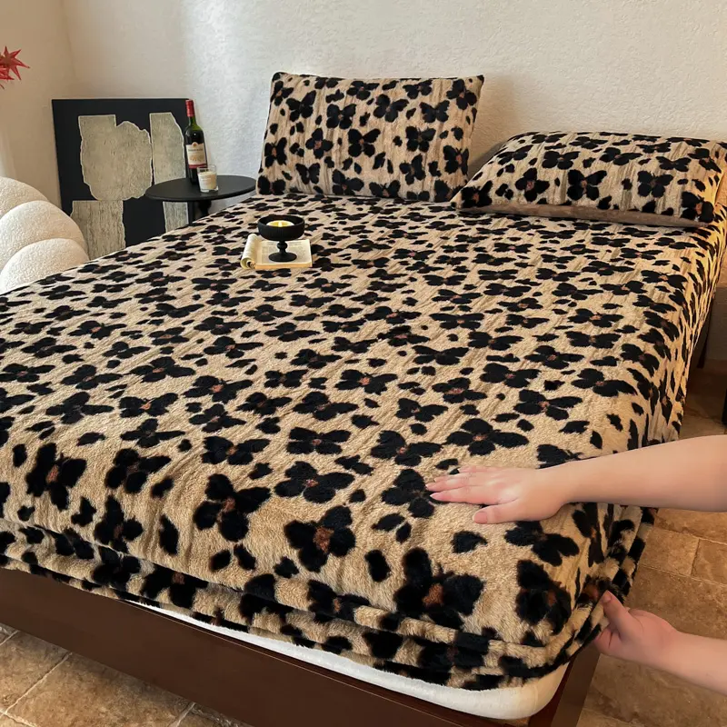Butterfly, Leopard & Tiger Print Faux Rabbit Fur Fitted Sheet Set, Ultra Soft Fluffy Plush Warm Bedding, 2/3-Piece Set with 1 Fitted Sheet and 1 or 2 Matching Pillowcases, Cozy Bed Set for Bedroom, Dorm, Apartment, Hotel and Guest Room
