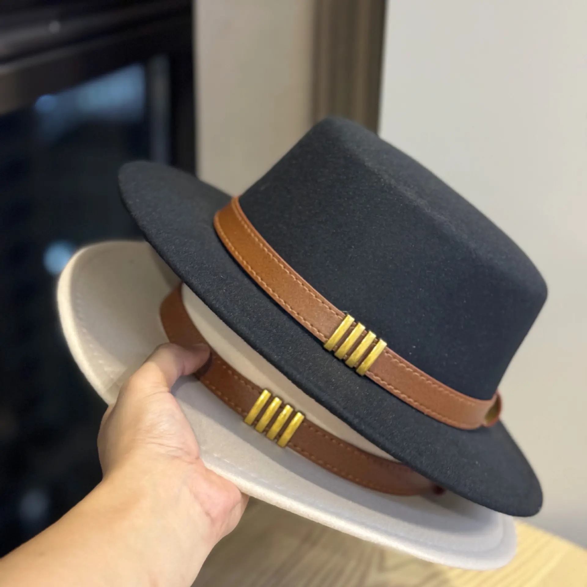 Women's Wide Brim Fedora Hat with a Structured Shape, Featuring a Premium Leather Band and Gold Hardware for Chic Fall Style