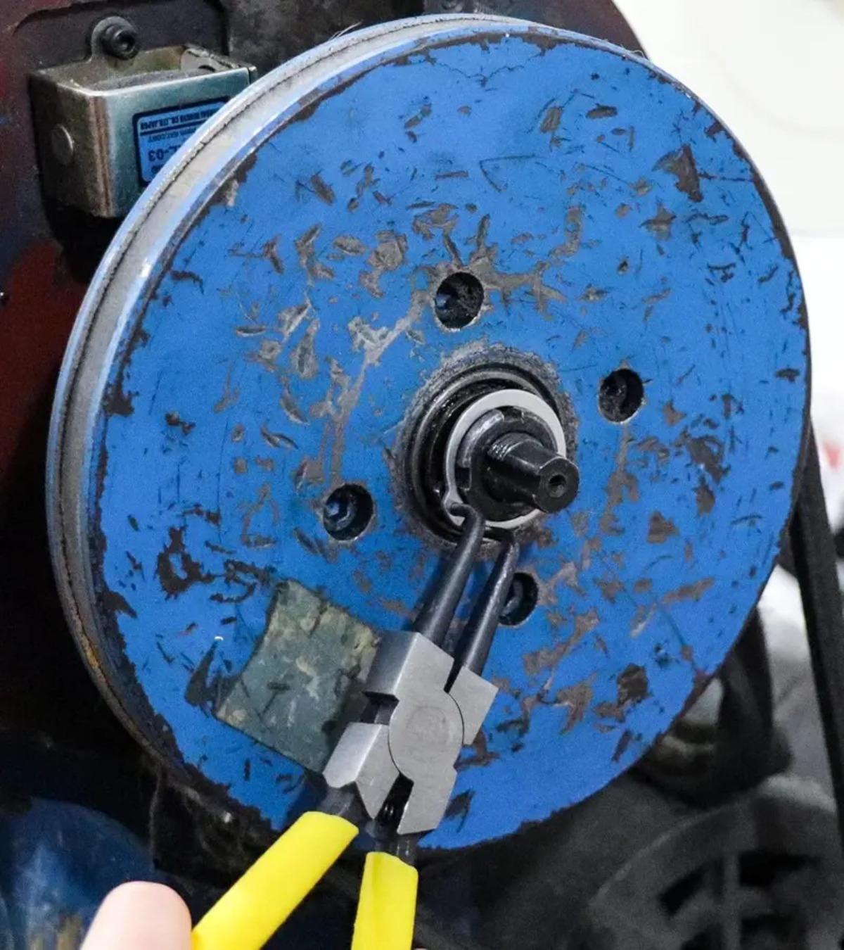 Portable 4Pc Pliers Set Internal & External Bending & Straight Heavy-Duty Disassembly Tool with Storage Box Metal Construction Retaining Ring Circlip Snap Hardware Hand Tools Kit Removal Ratchet car