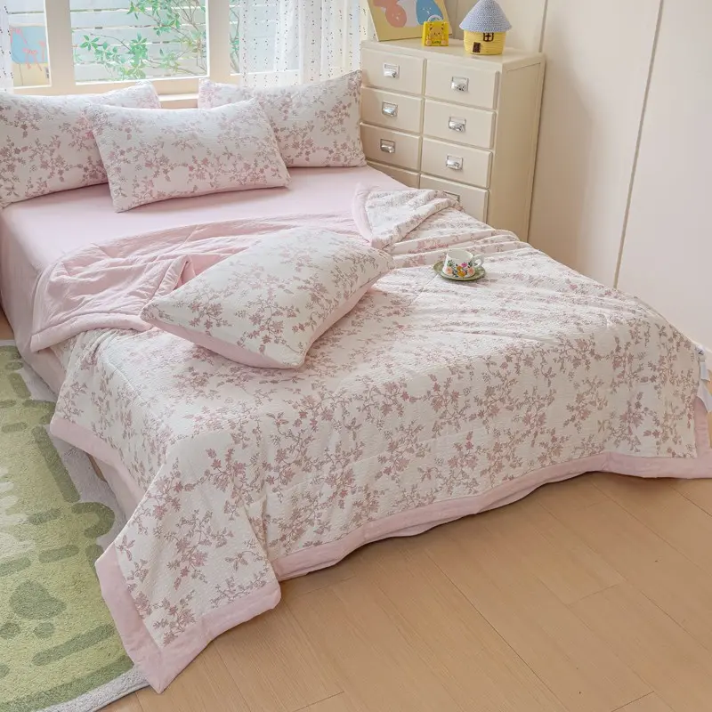 1 pc Summer Quilt, Air Conditioning Thin Blanket, Lightweight Quilt, Ultra Soft Skin-Friendly, Ideal for Summer, Bedroom, Living Room Use