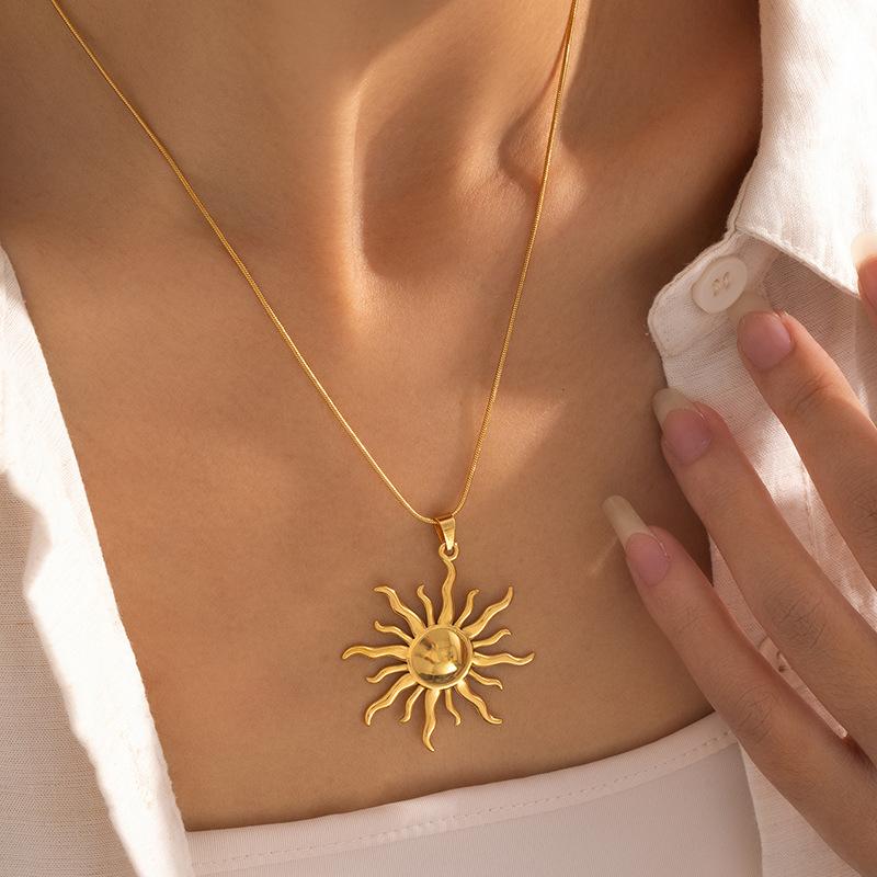 316L Stainless Steel Golden Fashion Sun Pendant Necklace For Women Girl 2025Concise Solar Neck Chain Jewelry Gift