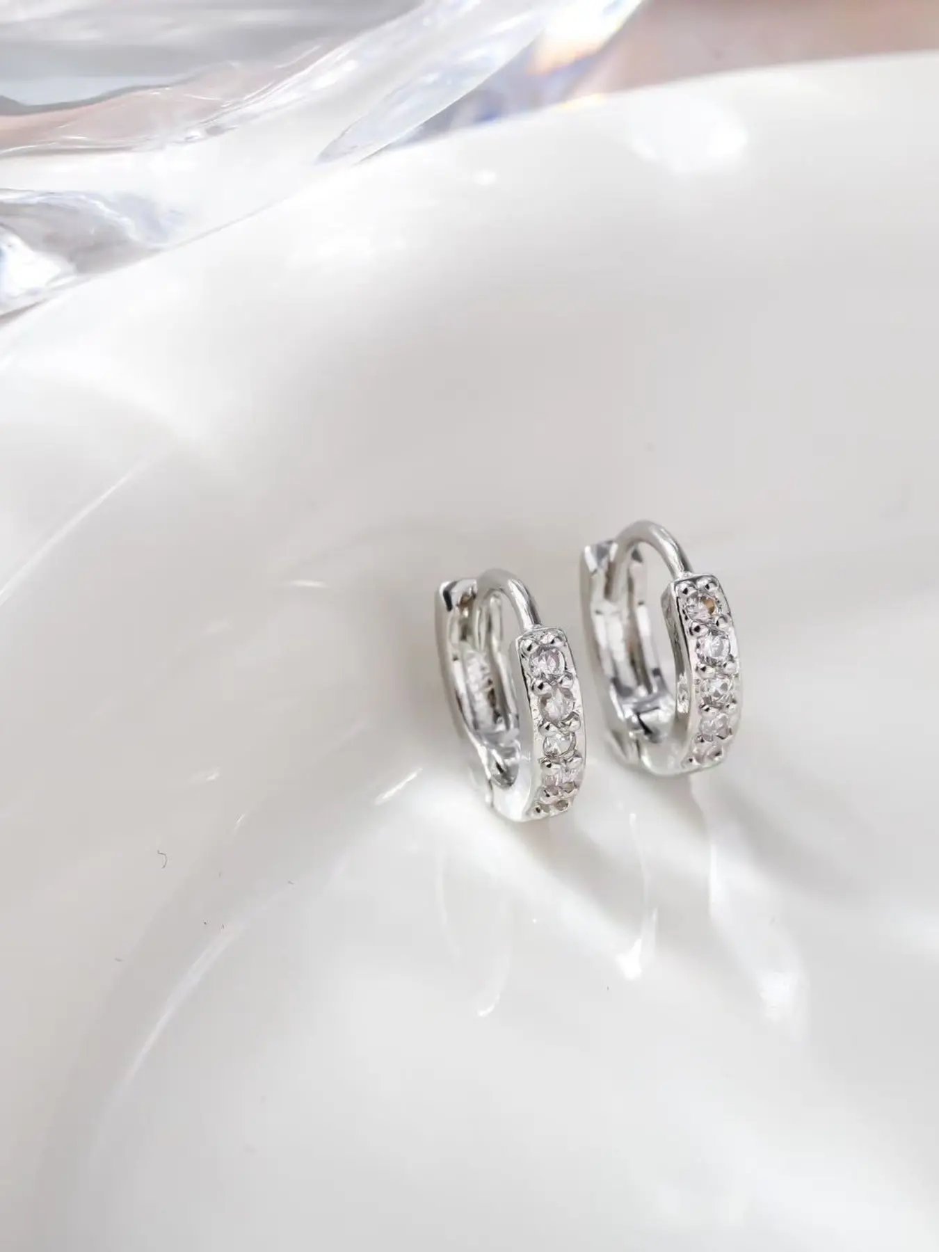 Luxury Mini Earrings, Stackable Full Diamond Earrings, Fashion Single Row Ear Cuffs, O-Shaped Zircon Micro Set Geometric Earrings, Classic Minimalist Style