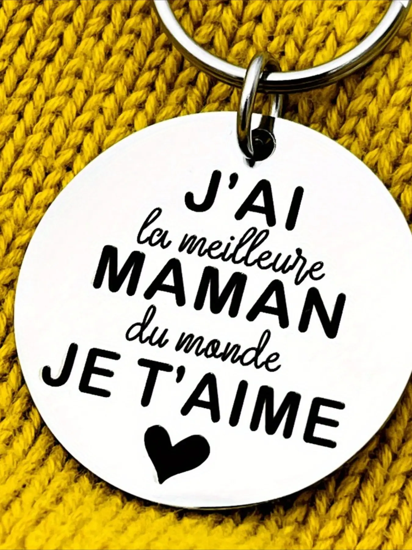 Stainless Steel Keychain - "J'AI LE MEILLEUR MAMAN DU MONDE" French reference, heart-shaped decoration, round keychain, suitable for women, Christmas, Thanksgiving, Mother's Day and Birthday gifts, gifts for mom | Fun Design | Durable Keychains,