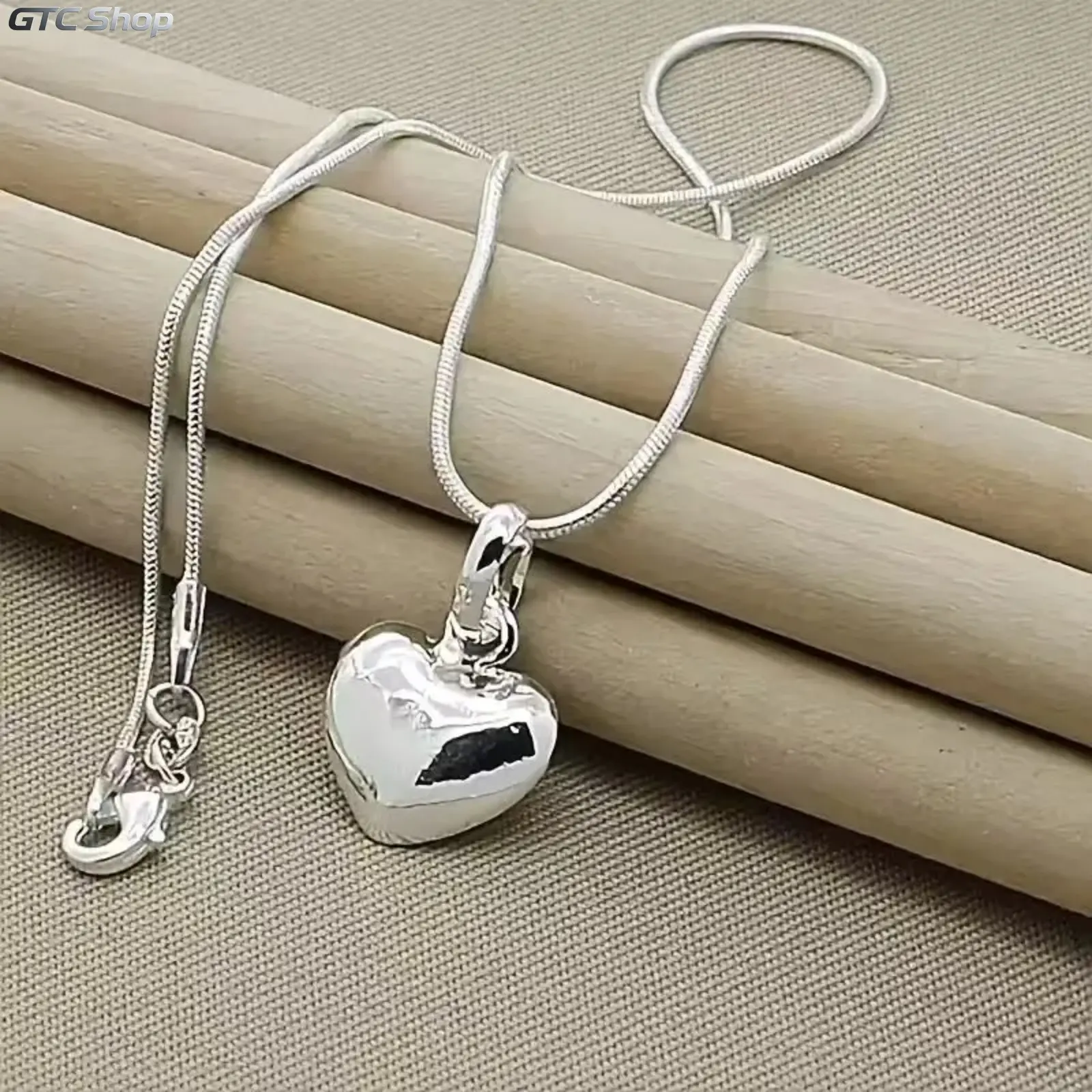 An elegant Silvery heart-shaped pendant necklace with a snake bone chain, suitable for women, a fashionable jewelry gift for weddings