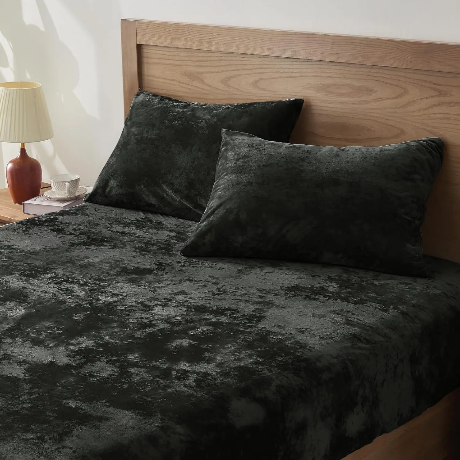 Velvet Fitted Sheet and Pillowcases Set, Luxury Soft Fuzzy Bottom Sheet with Reinforced Elastic Corner Straps, Deep Pocket up to 15 Inch, 1 Fitted Sheet and 2 Pillowcases (Queen, Black)