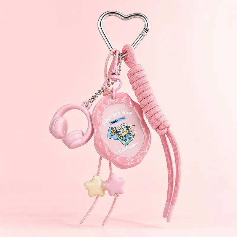 Minions Bob & Tim Tag Phone Lanyard Keychain – Cute Kawaii Heart Carabiner Charm with Headphone Pendant & Star Dangles, Wrist Strap Bag Charm, Licensed Cartoon Accessory, Gift Keychain