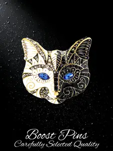 Split Enamel Fox Head Brooch, Sapphire Blue Crystal Eyes with Paved Rhinestone Ornament, Vintage Mystical Animal Statement Lapel Pin, Women's Stylish Coat Jewelry, Unique Gift for Fox & Vintage Accessory Collectors