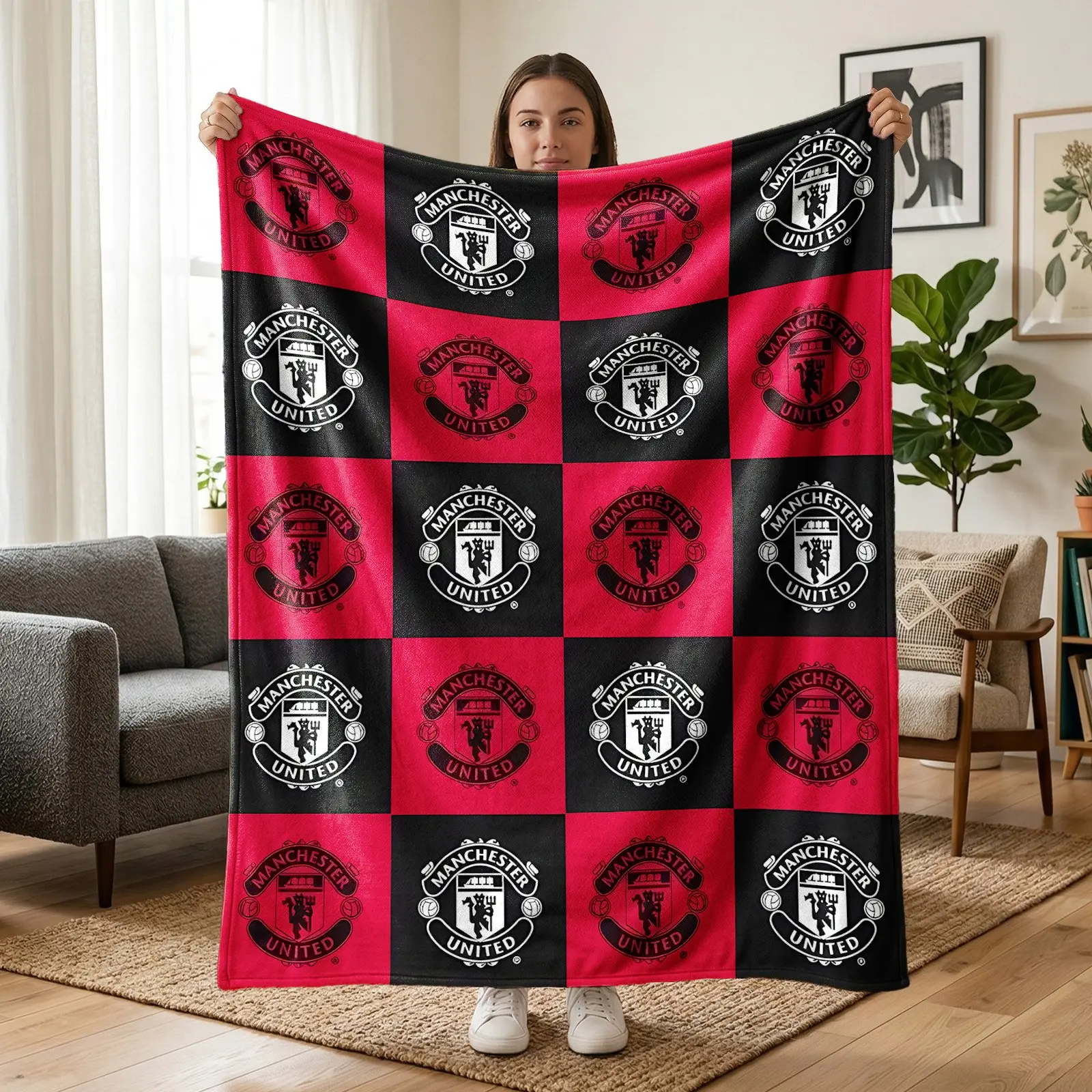 1pc Manchester United Crest Flannel Blanket, Red and Black Checkerboard Football Club Throw Blanket, Soccer Fan Fleece Blanket, Soft Cozy Blanket for Sofa, Bed, Couch, Office, Camping, Travel, Birthday Christmas Gift