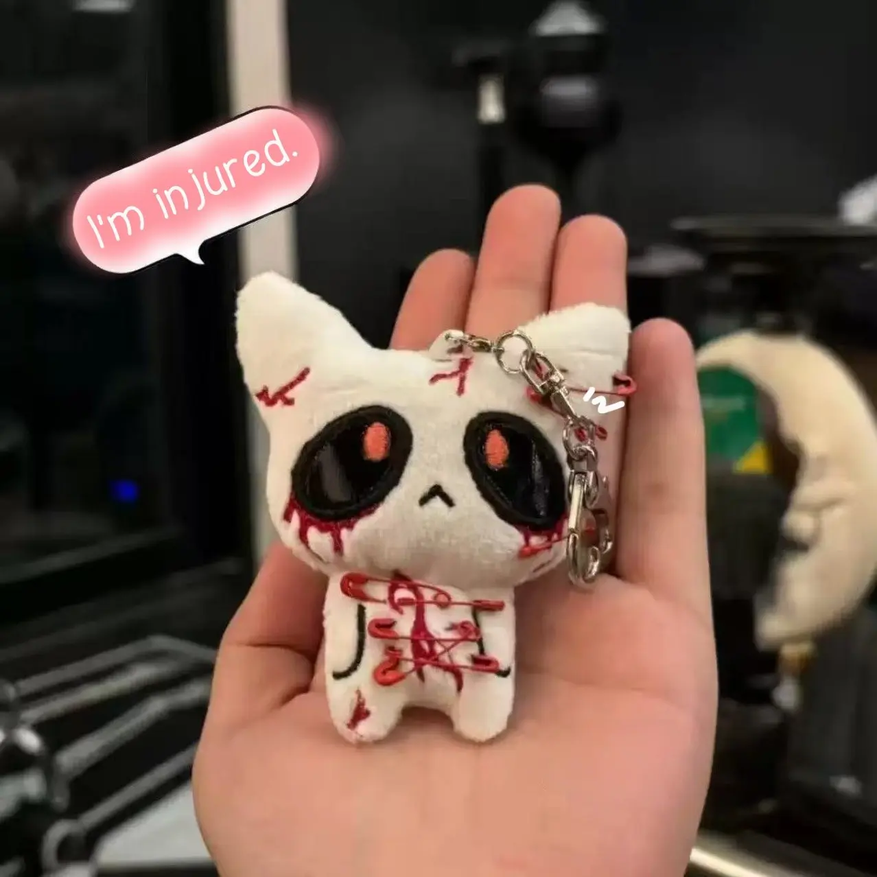 Handmade Bloody Ghost Plush Keychain, Wounded Pin Ghost Doll, Fuzzy Keychain Figure, Student Backpack Charm, Dark Style, Key Charms, Goth Keychain