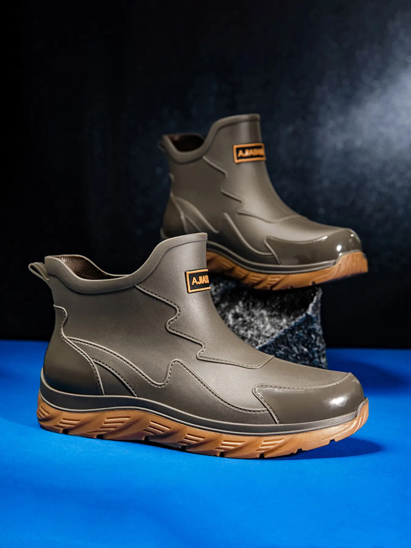 2026 New Trendy Men's Short Waterproof Rain Boots, One-Piece Rubber Anti-Slip Durable Sole, Lightweight Easy-On, Multi-Use Outdoor Shoes